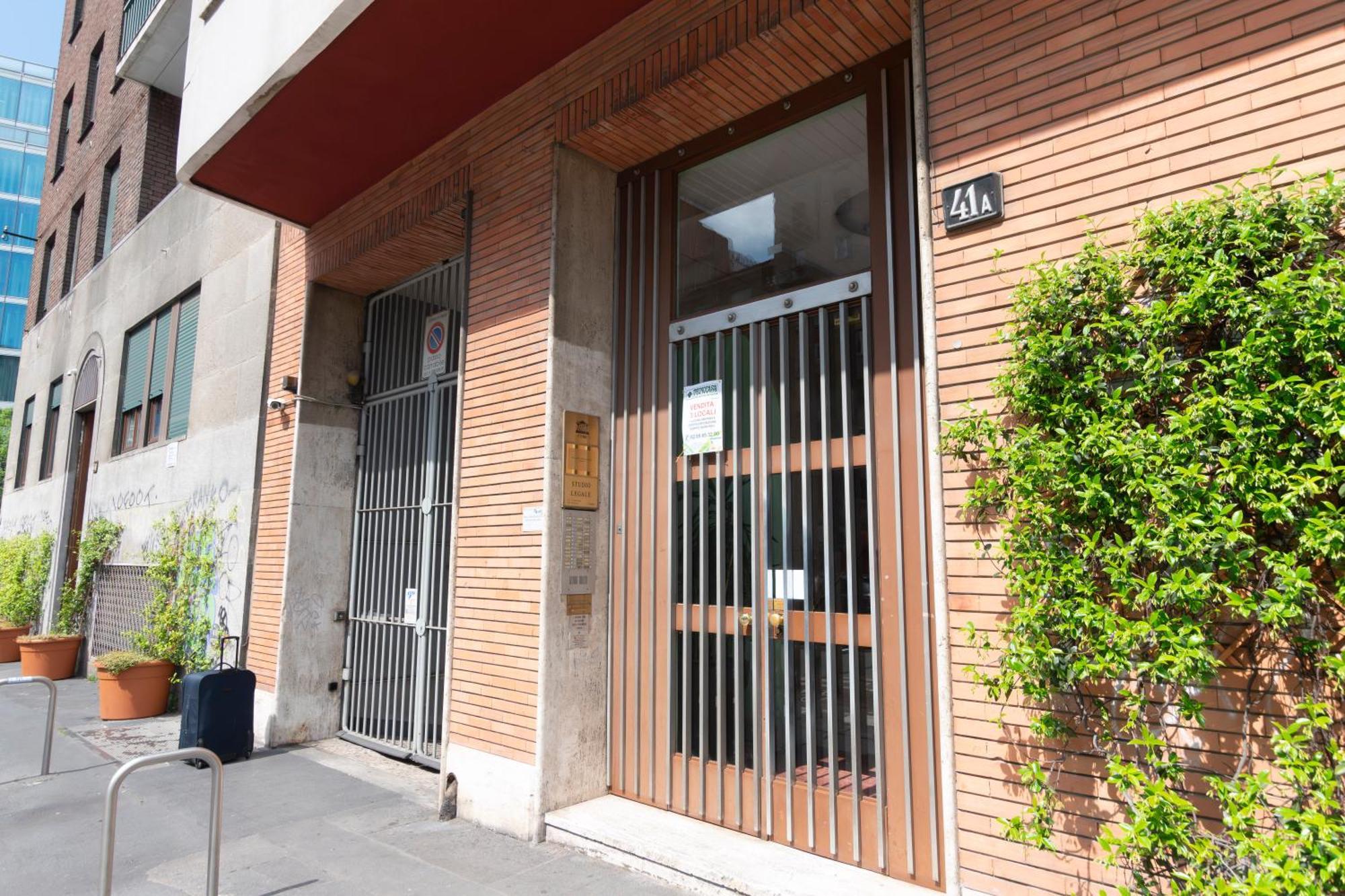 Modern & Stylish Near Isola & Station Apartment Milan