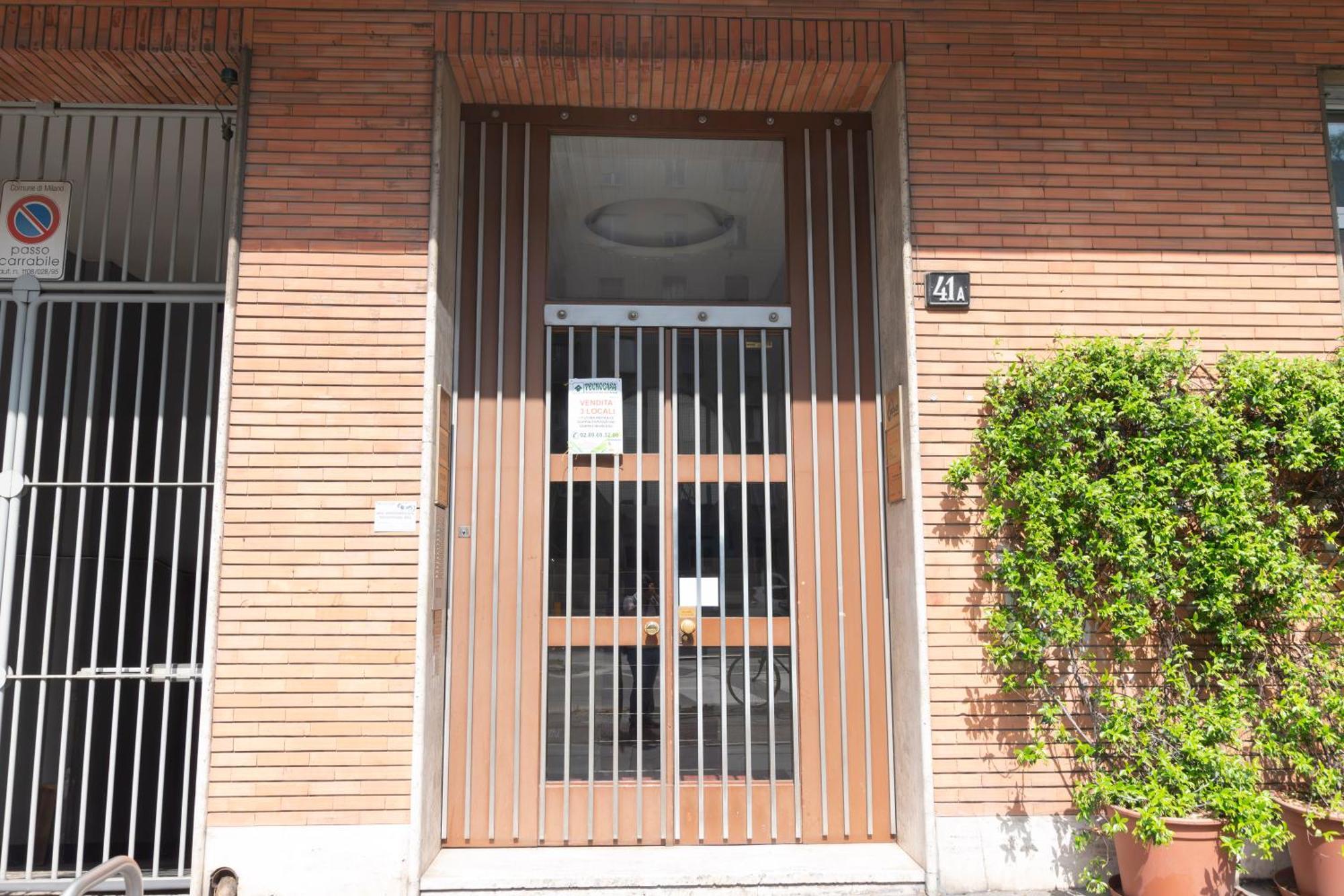 Apartment Modern & Stylish Near Isola & Station Milan