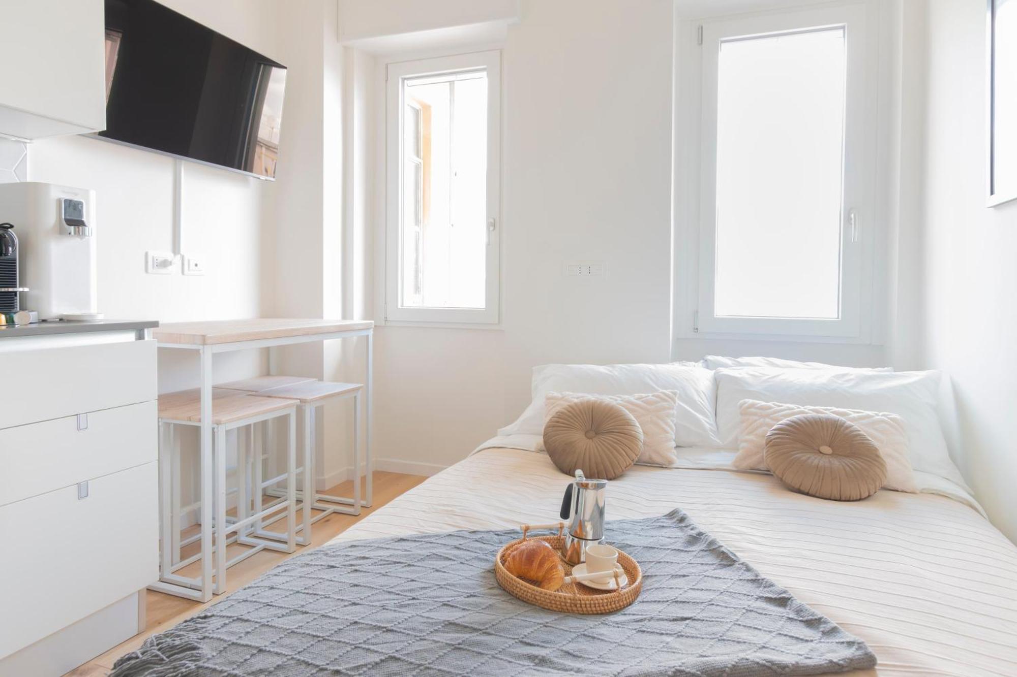Modern & Stylish Near Isola & Station *