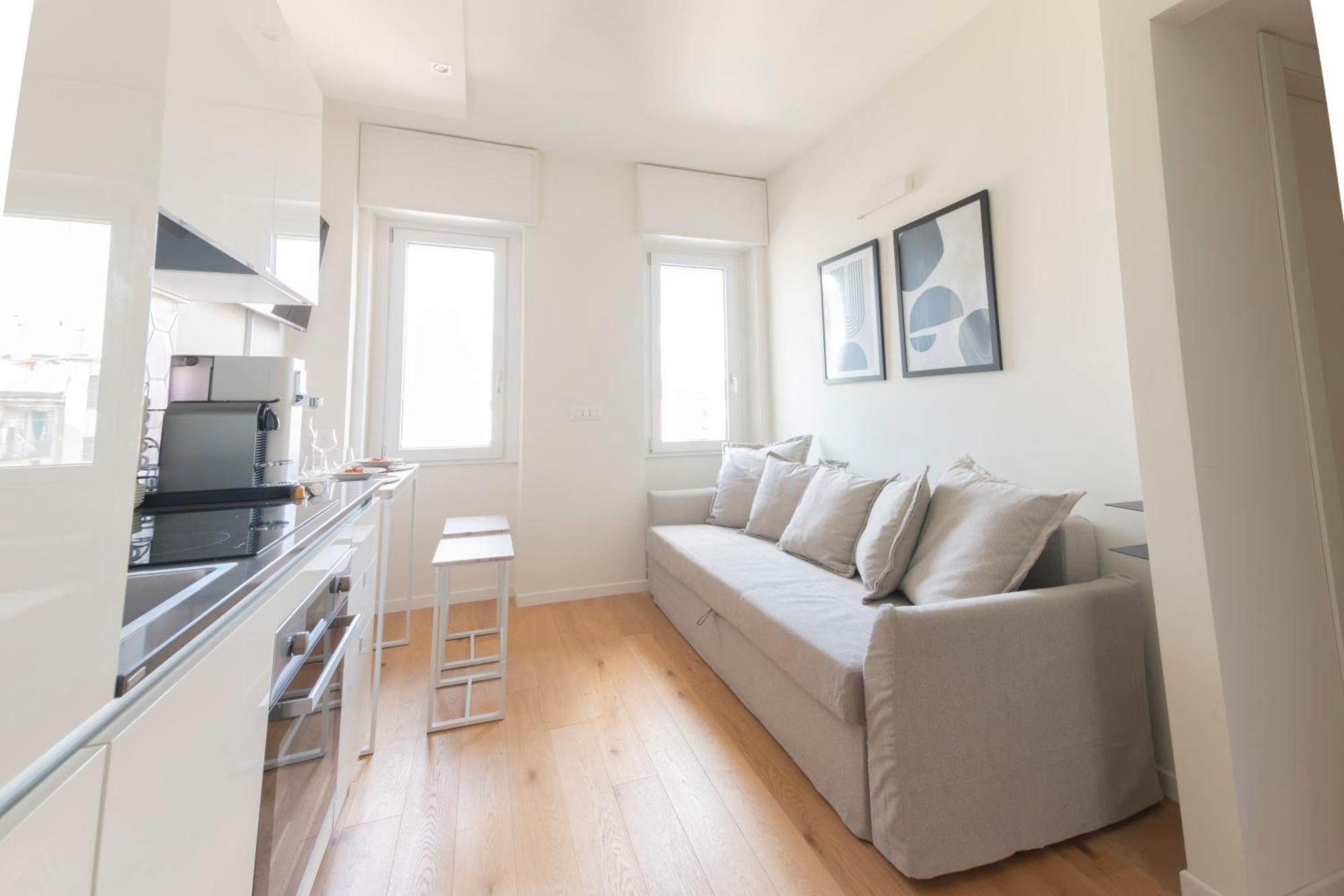 Modern & Stylish Near Isola & Station *