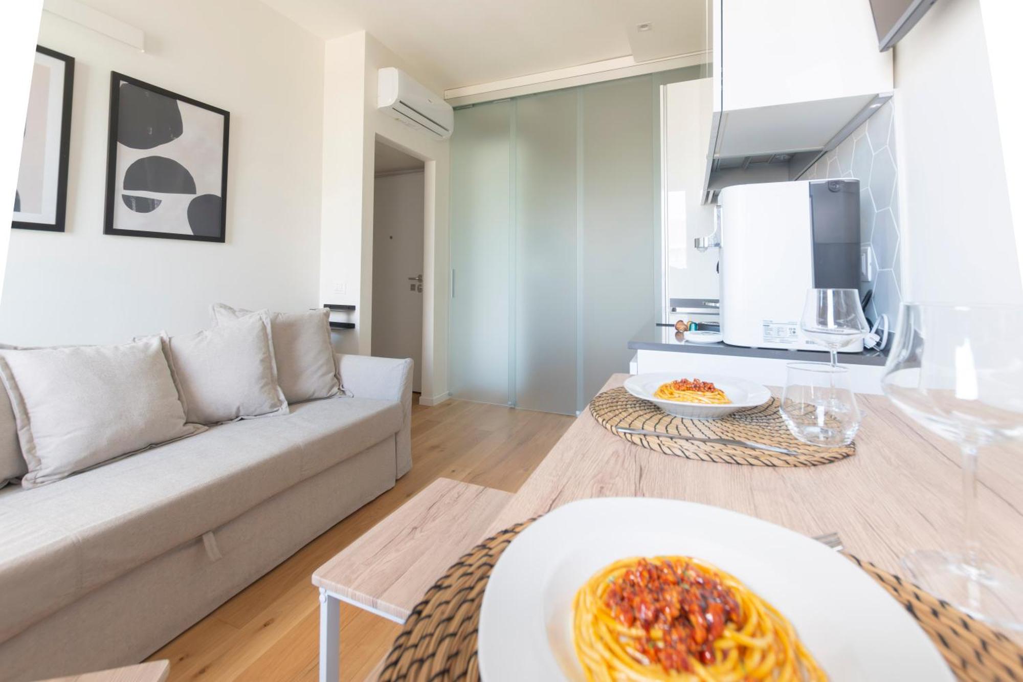 Modern & Stylish Near Isola & Station Apartment Milan