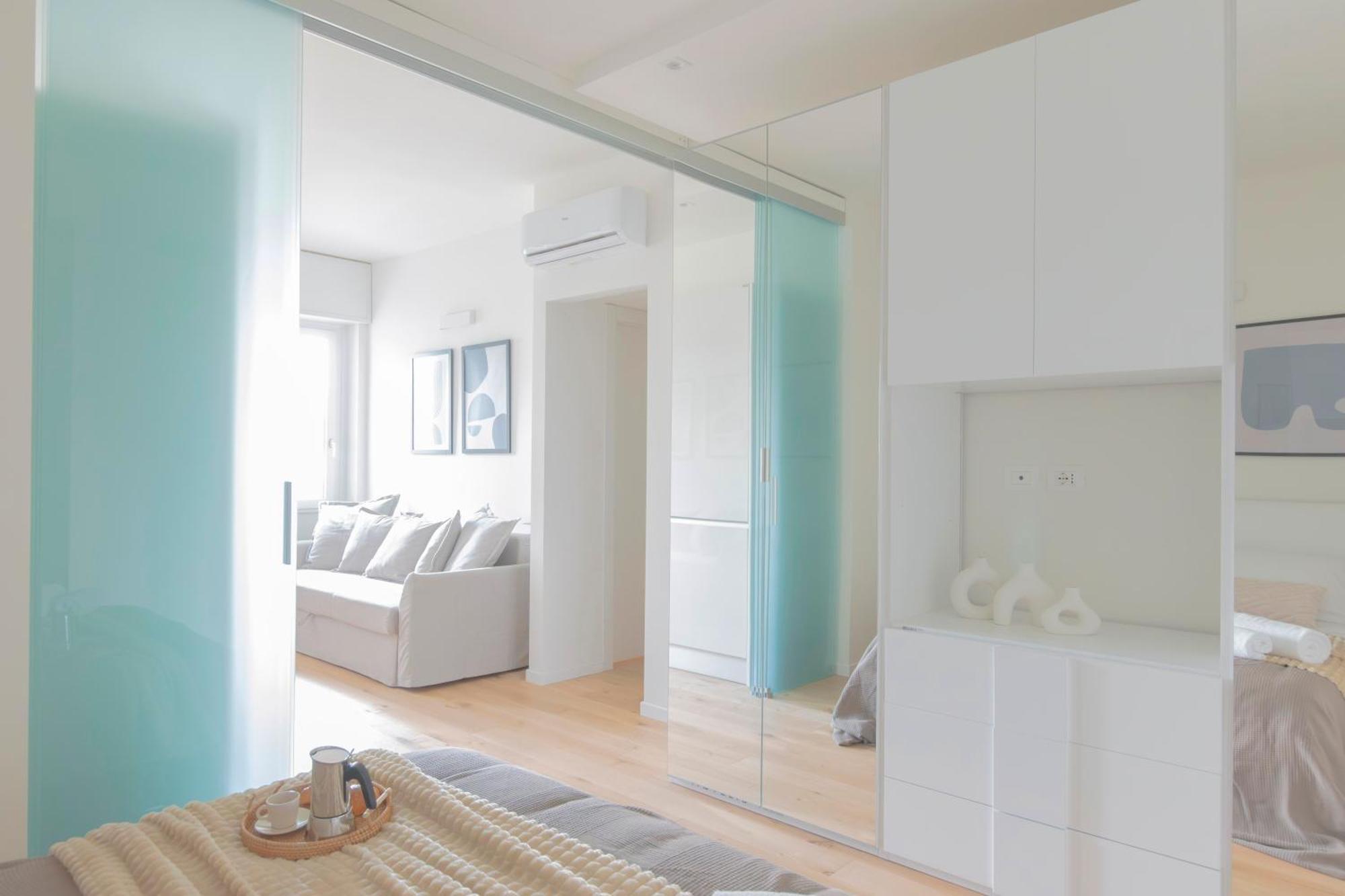 Modern & Stylish Near Isola & Station Apartment Milan