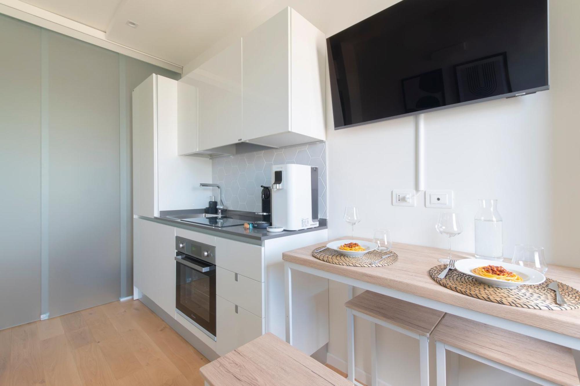 Modern & Stylish Near Isola & Station Apartment Milan