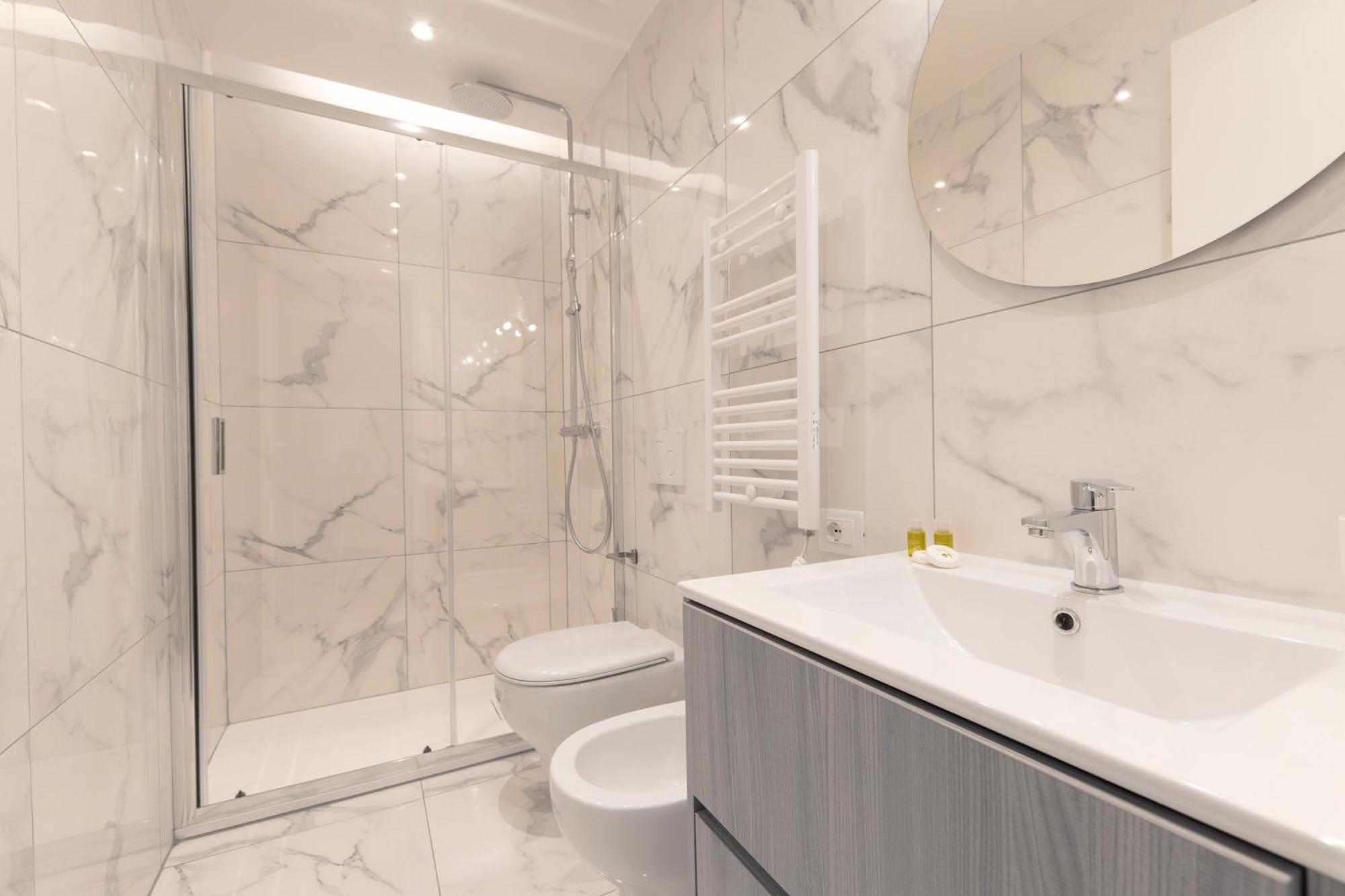 Apartment Modern & Stylish Near Isola & Station *