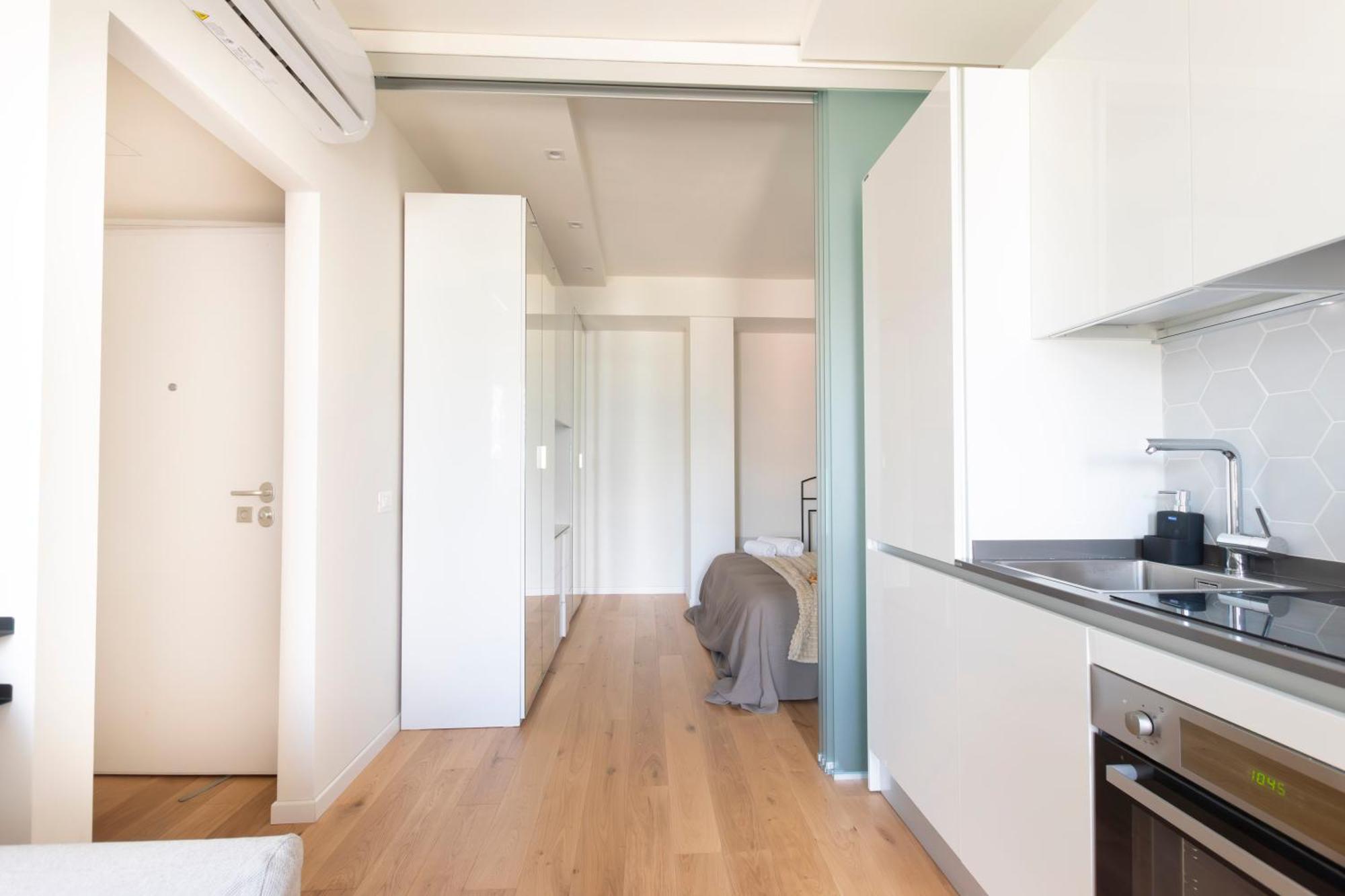 Modern & Stylish Near Isola & Station Apartment Milan