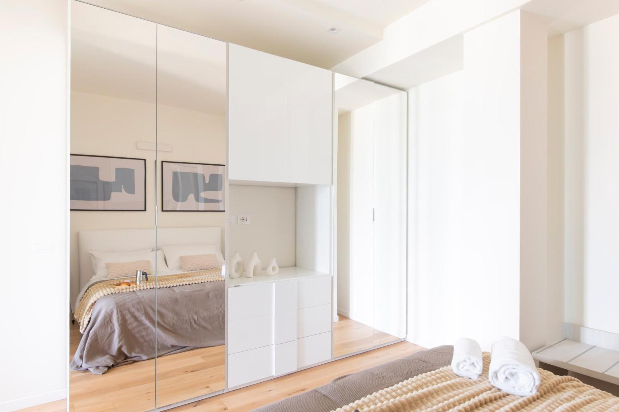 Apartment Modern & Stylish Near Isola & Station