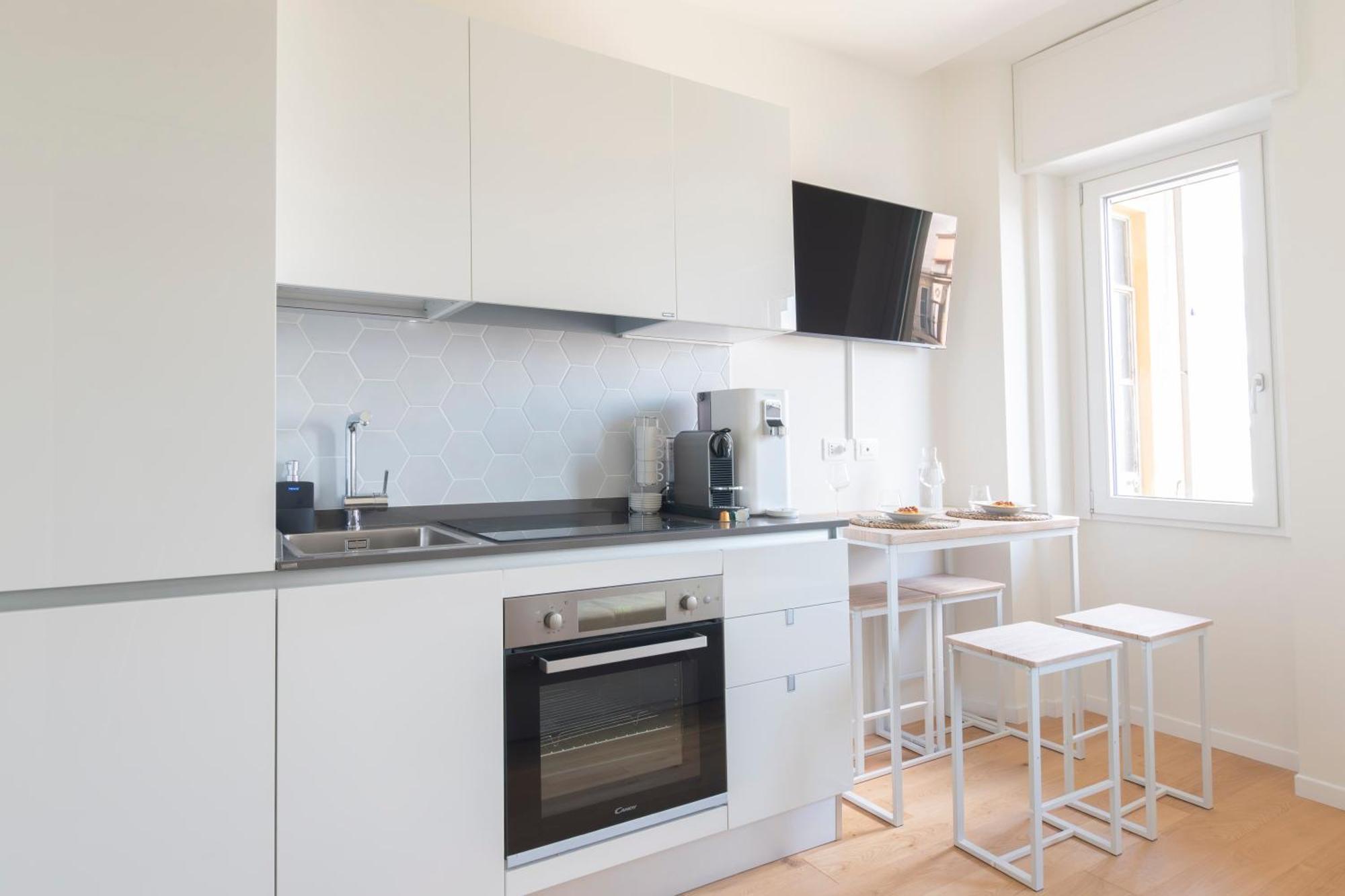 Apartment Modern & Stylish Near Isola & Station *