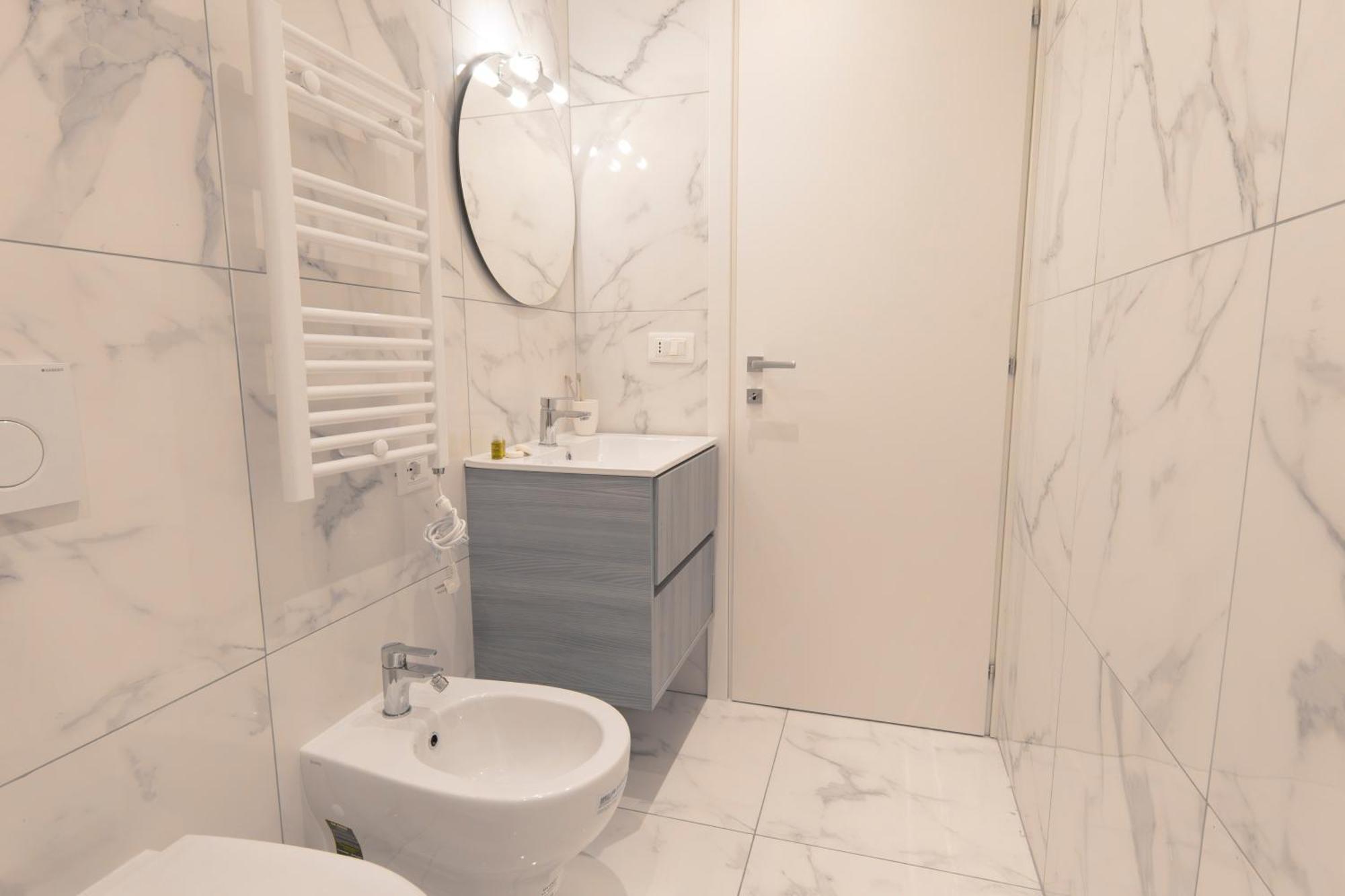 Apartment Modern & Stylish Near Isola & Station Milan