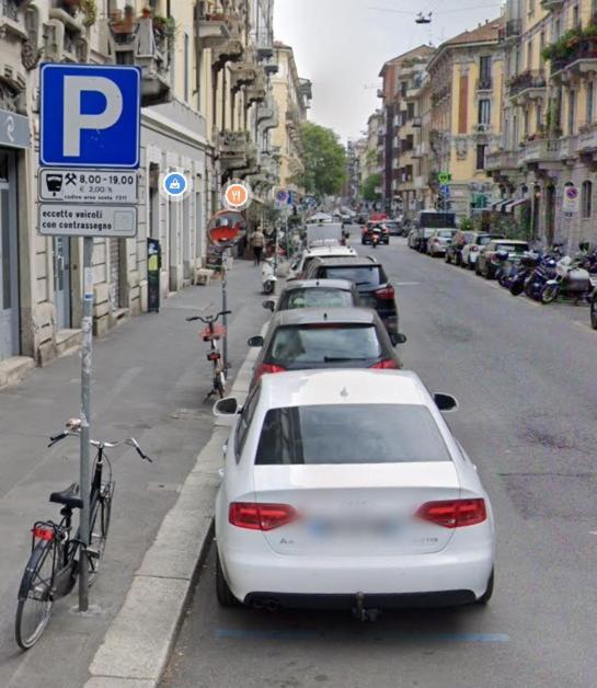 Apartment In Historic Building- Porta Venezia Milan