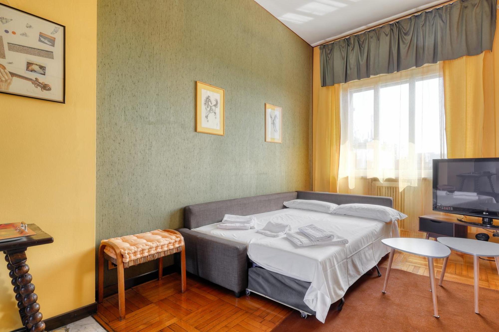Apartment Urban Elegance With A View Viale Tunisia Mailand