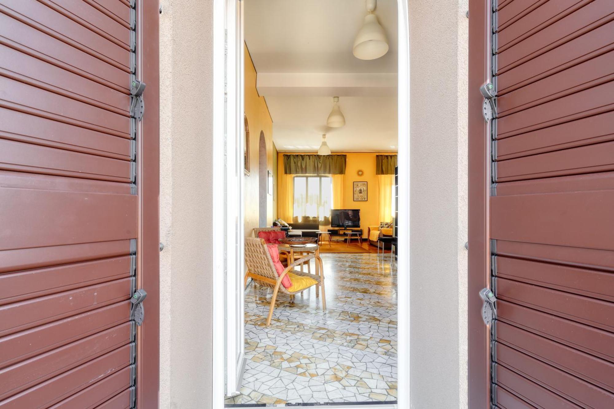 Urban Elegance With A View Viale Tunisia Apartment