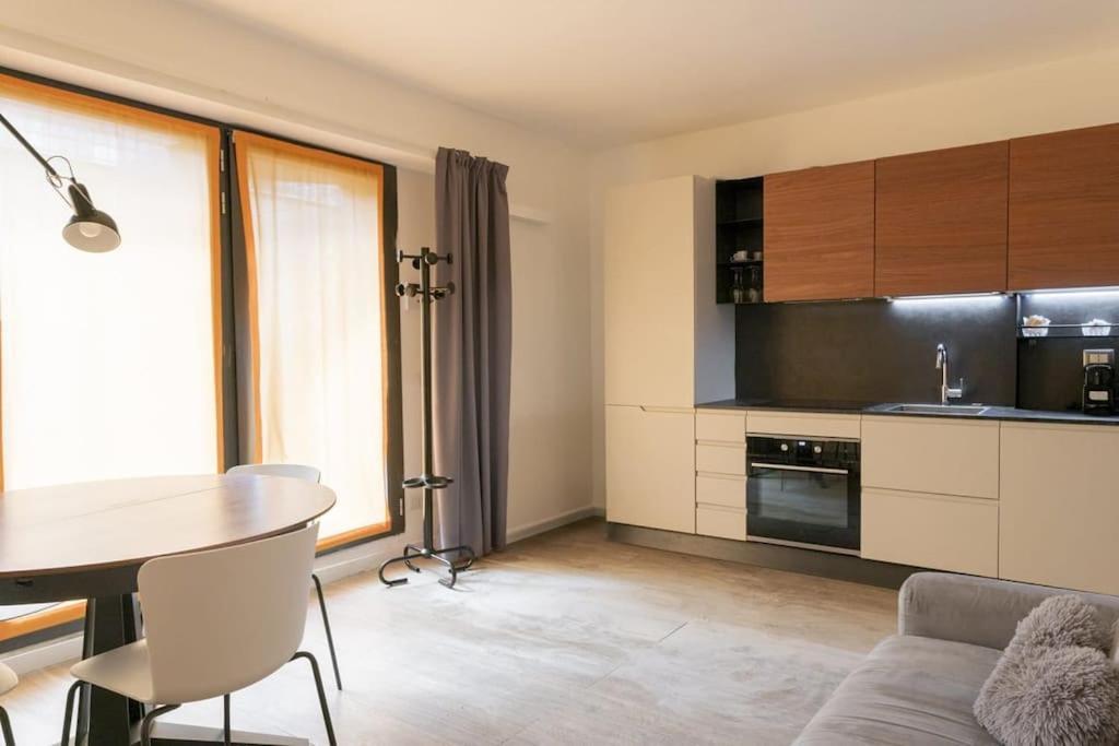 Apartment House Of Sunflowers 15 Min Da Duomo Milan