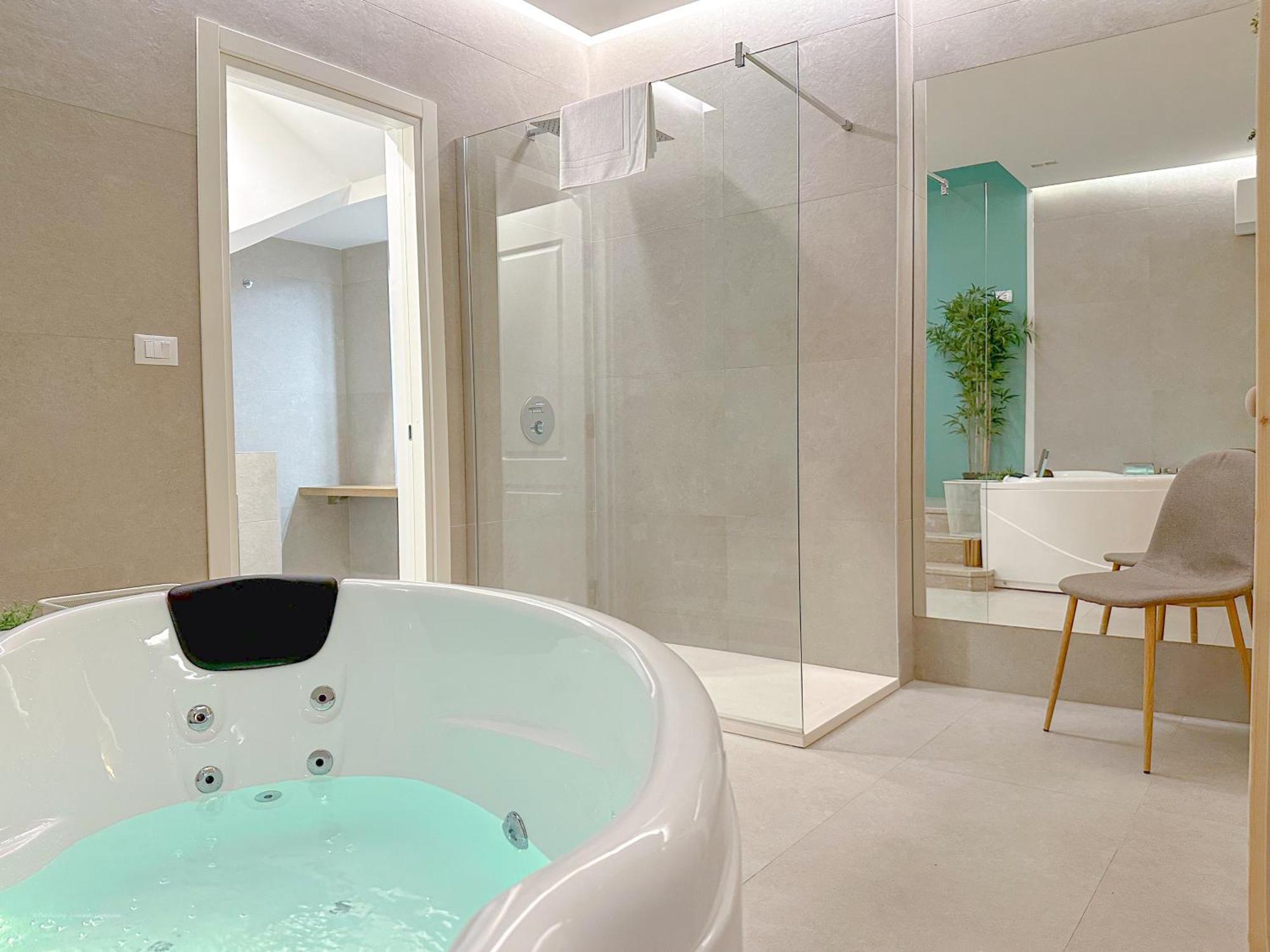 Banfi Luxury - Sauna & Jacuzzi Apartment Milan