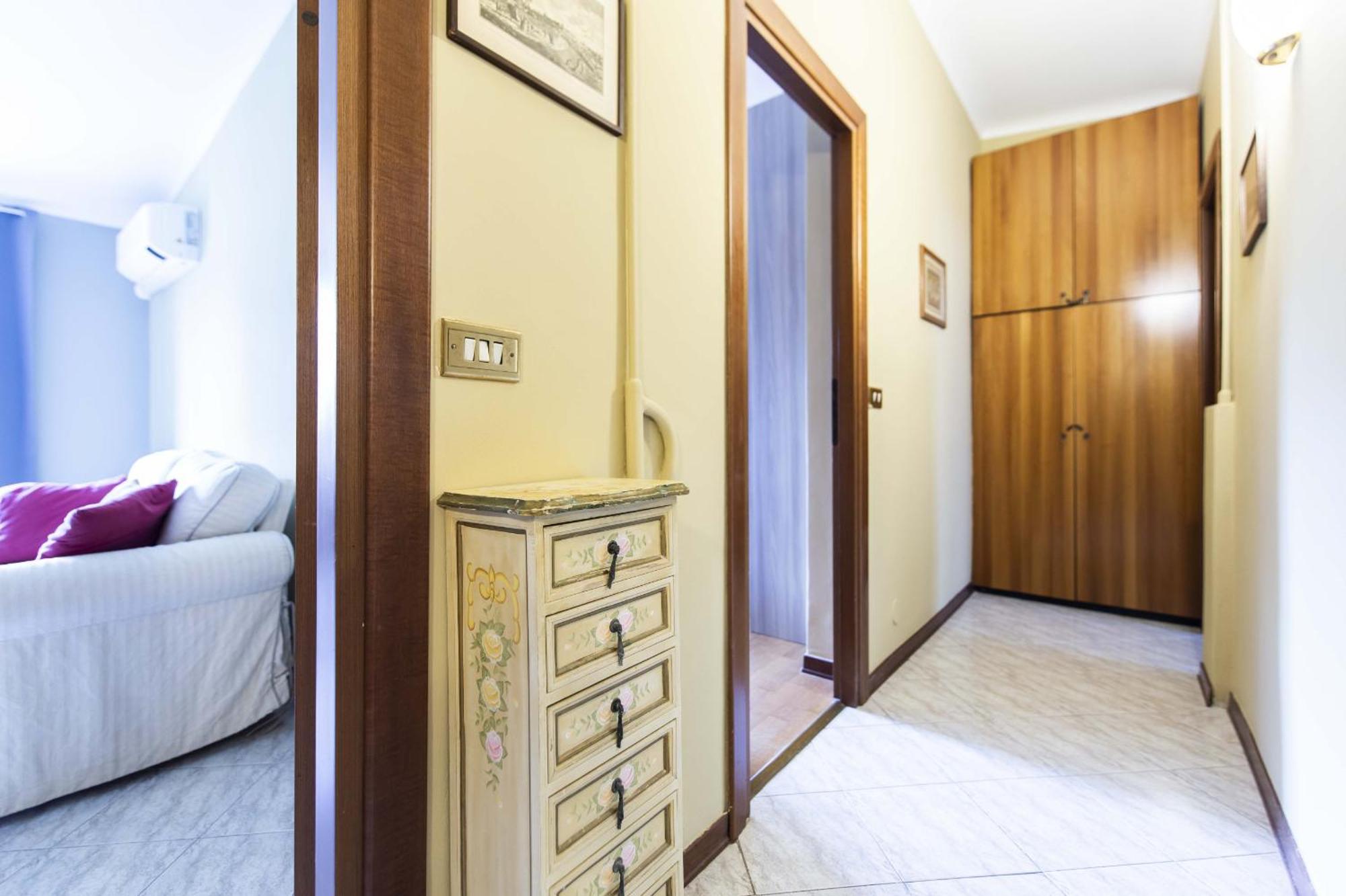 Castelfidardo 8 * Milaan