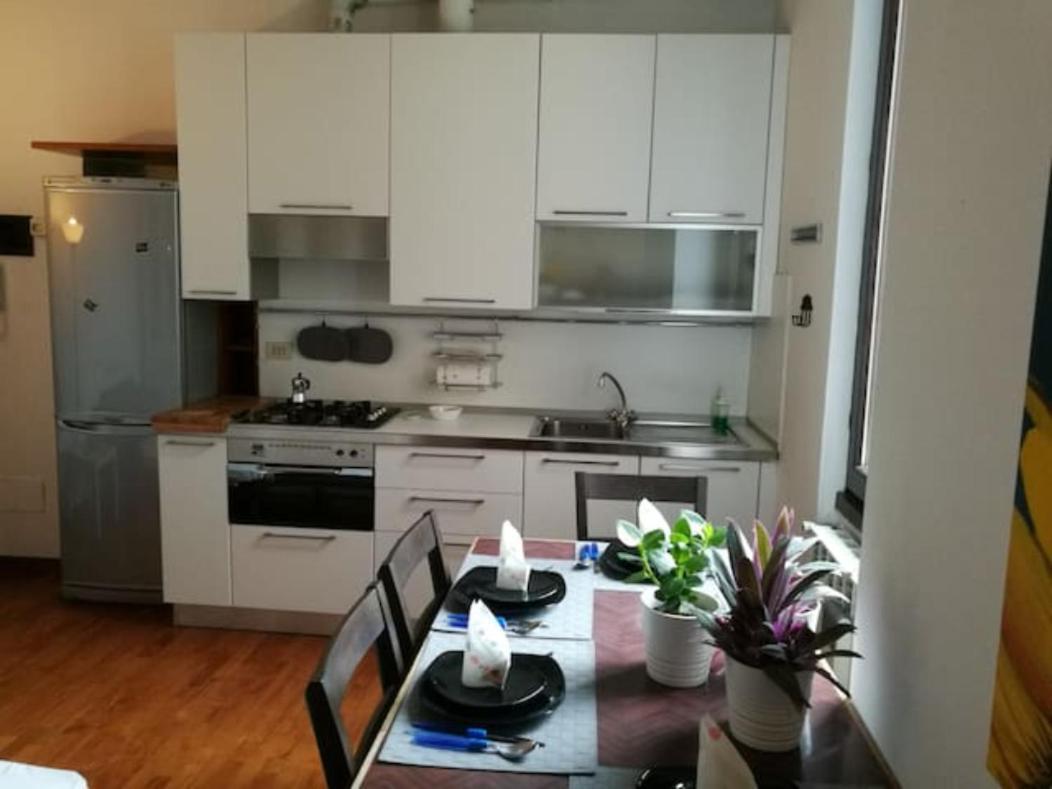 Bilocale Zona Isola 5 Minuti Metro Mm5 - Pollaiuolo Milan