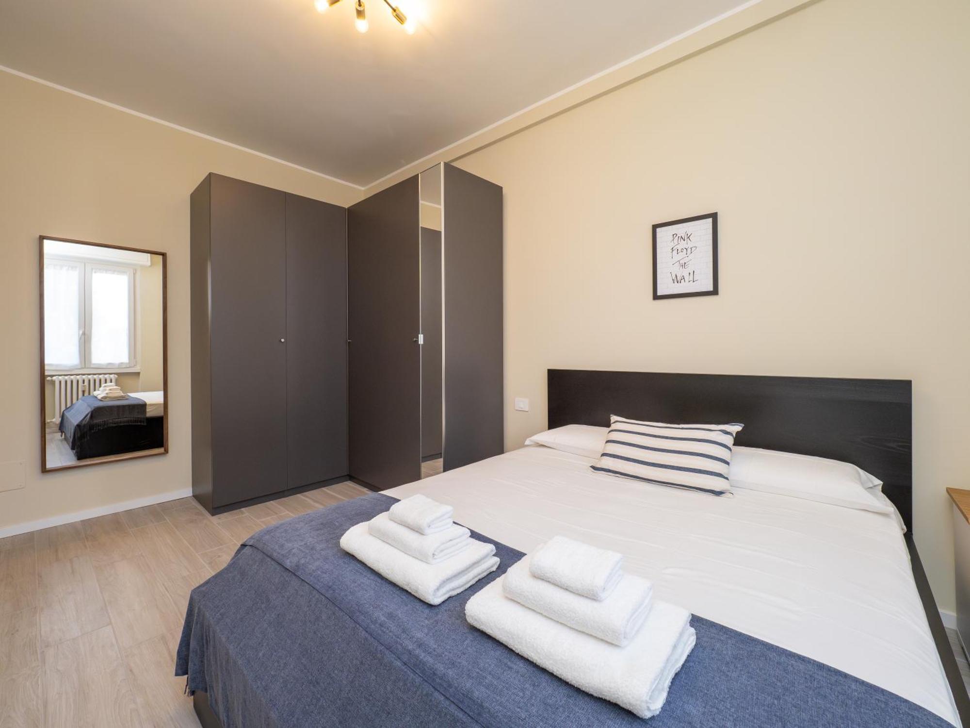 Appartamento Modern 2br With Private Balcony, Steps To Metro Milano