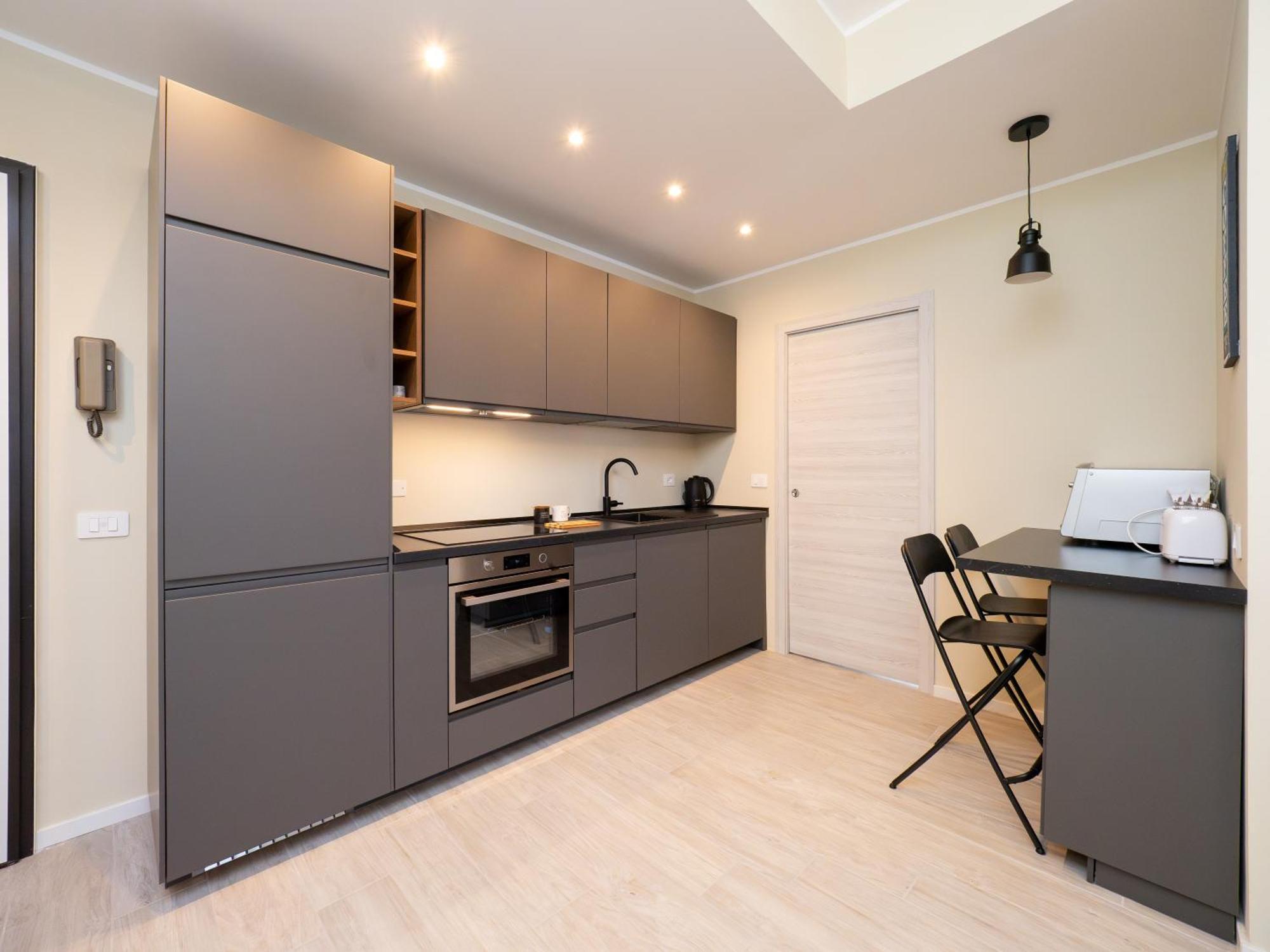 Modern 2br With Private Balcony, Steps To Metro Milano