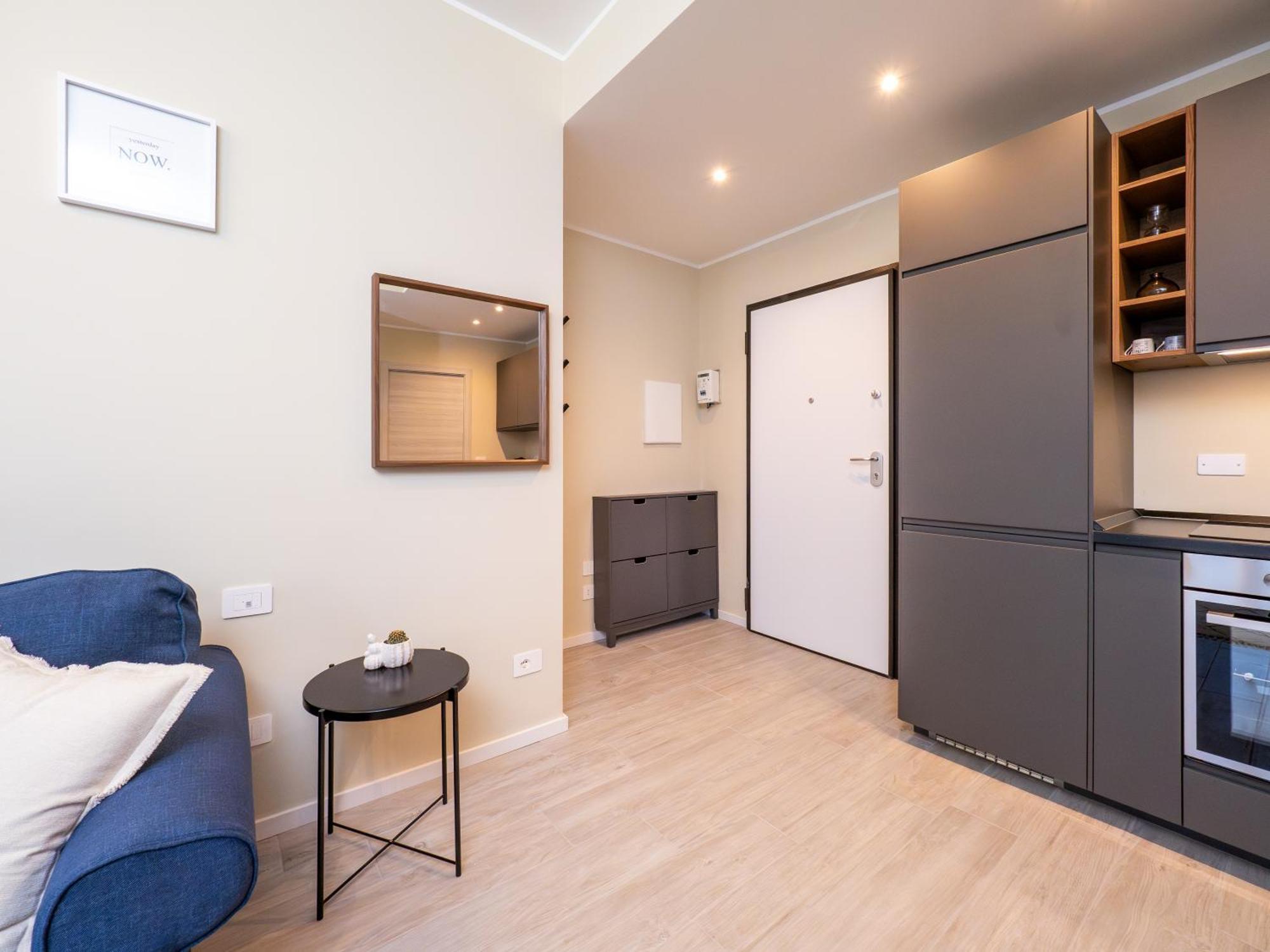 Modern 2br With Private Balcony, Steps To Metro Appartamento Milano