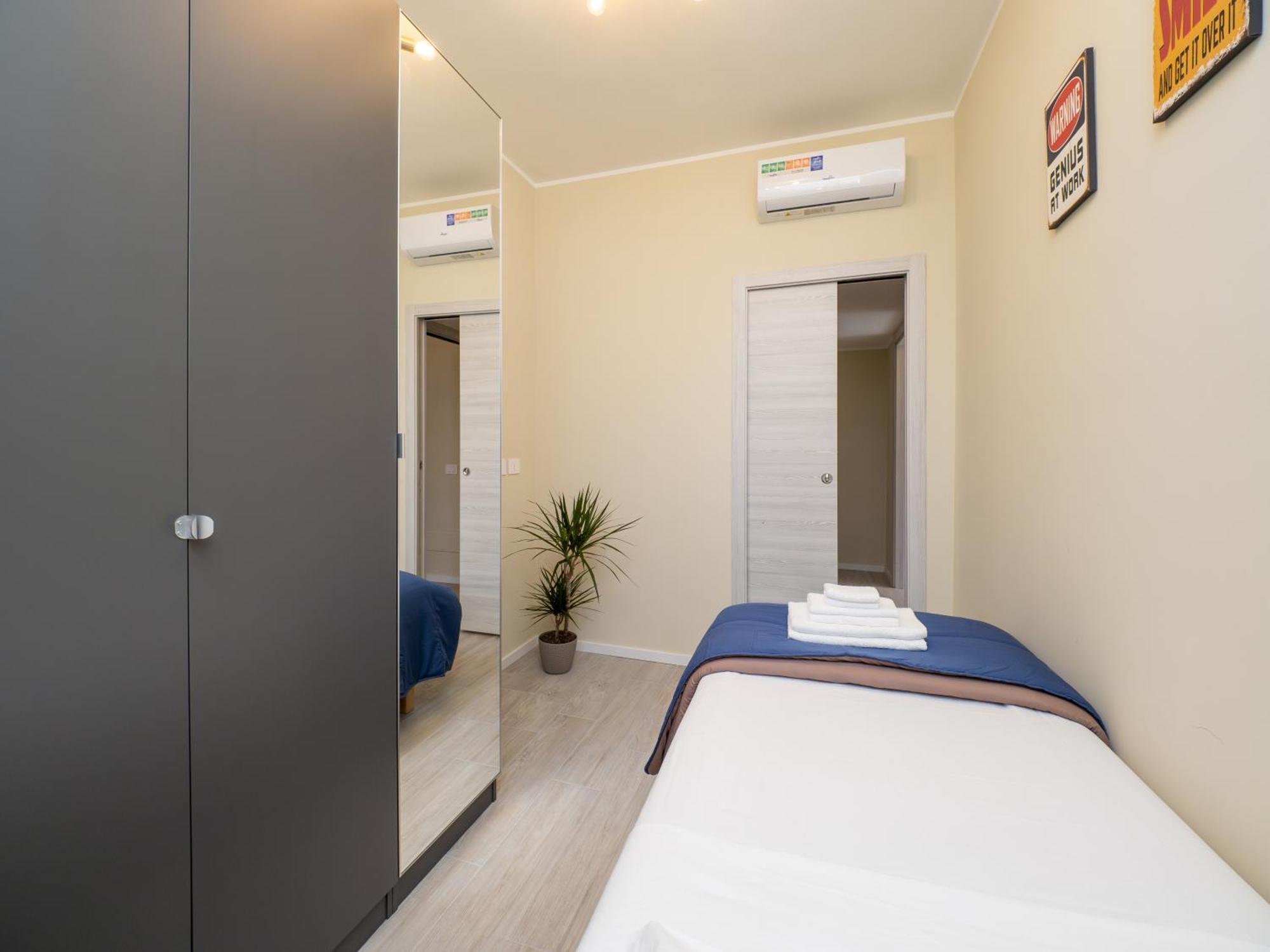 Modern 2br With Private Balcony, Steps To Metro Appartamento