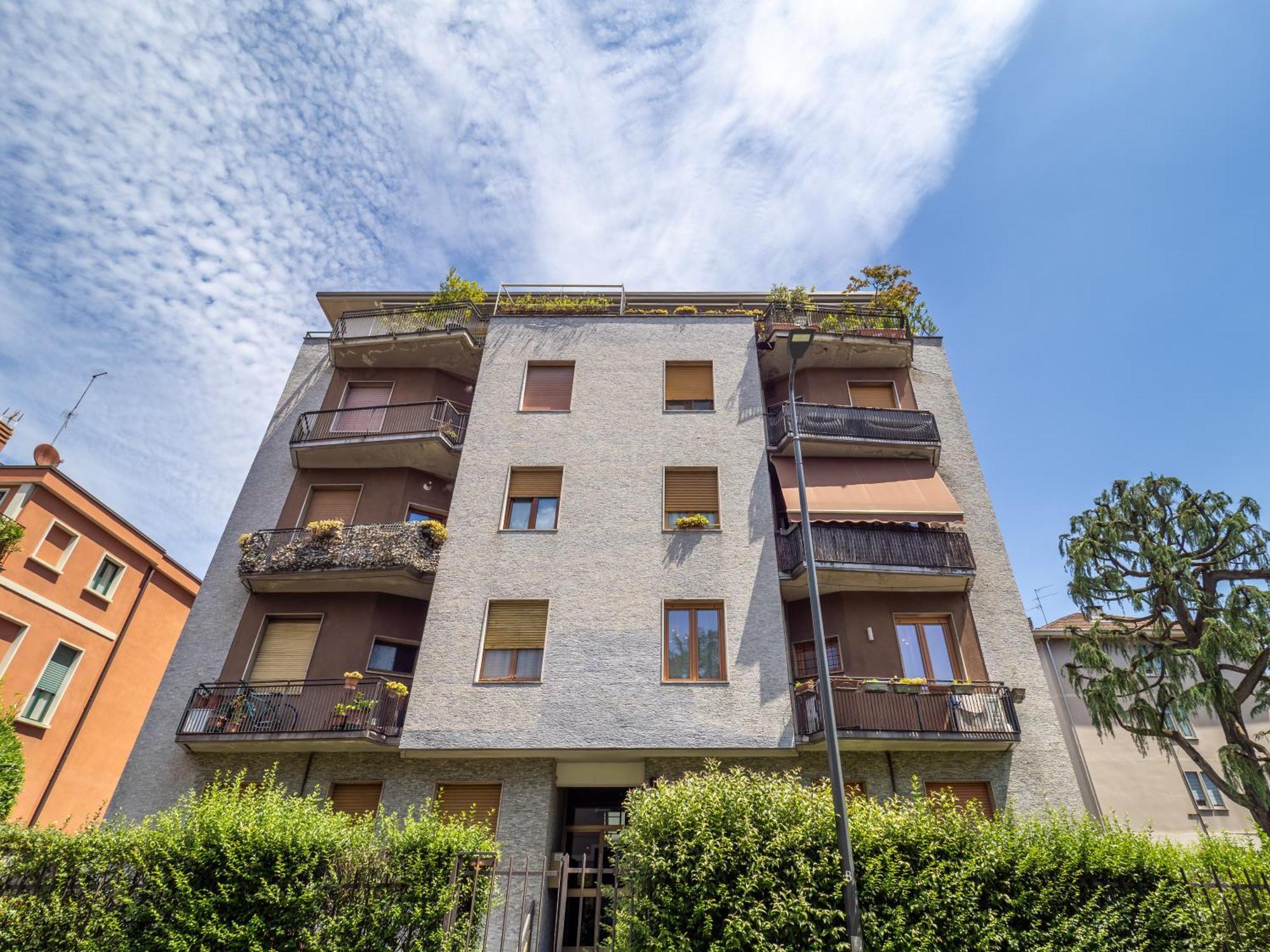 Modern 2br With Private Balcony, Steps To Metro Appartamento Milano