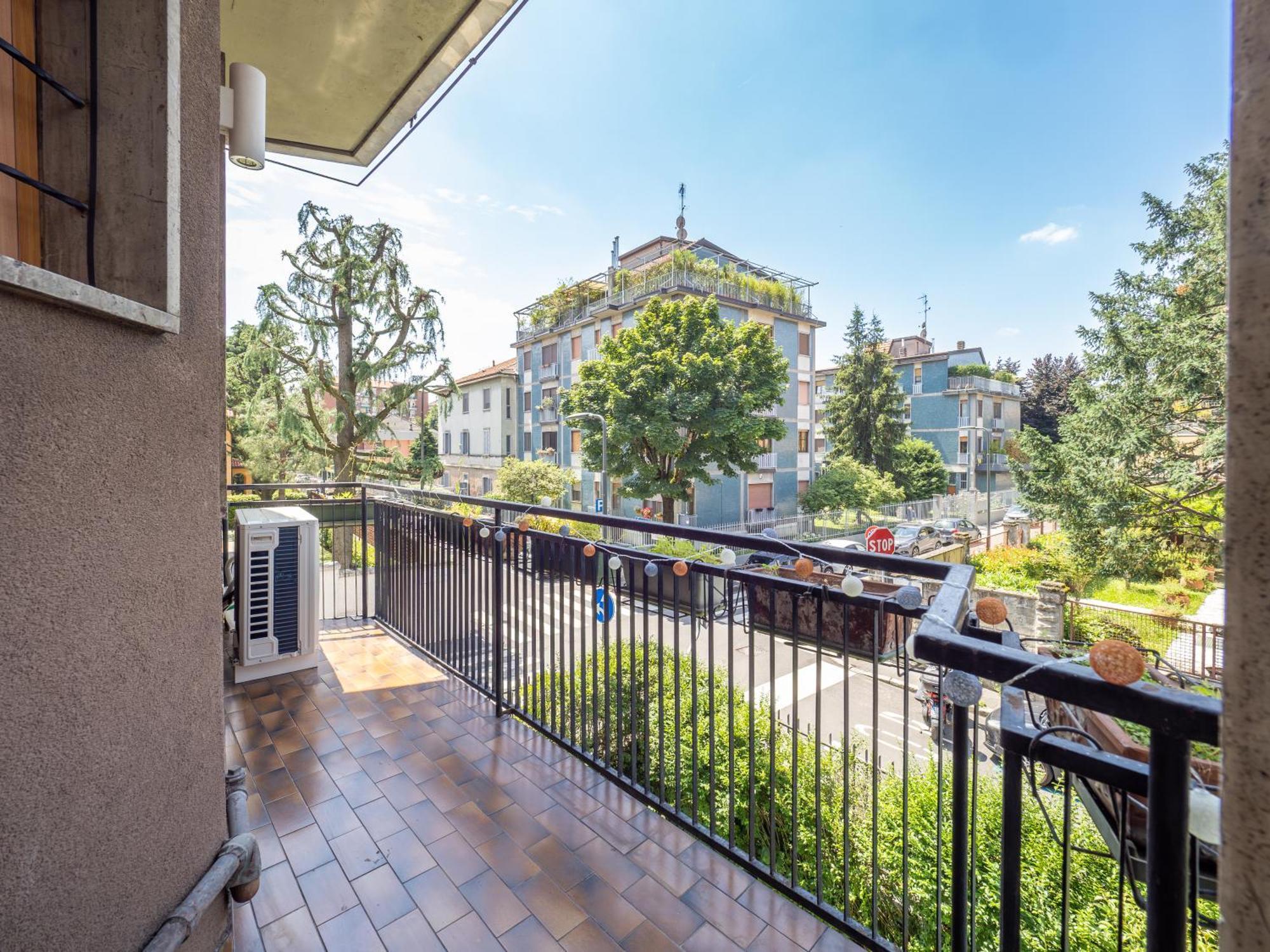 Modern 2br With Private Balcony, Steps To Metro * Milano