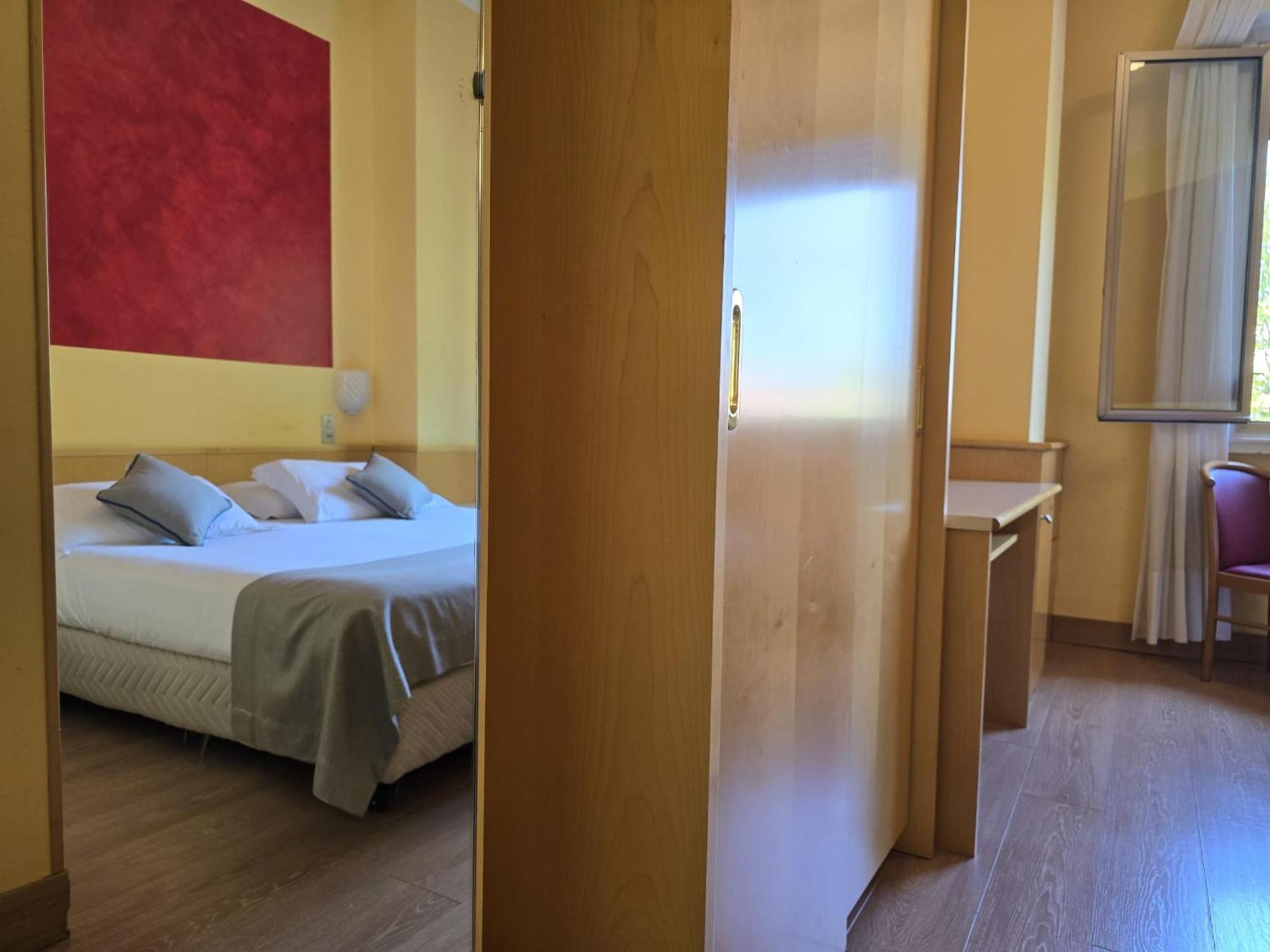 Hotel Mokinba Sant'ambroeus 3*