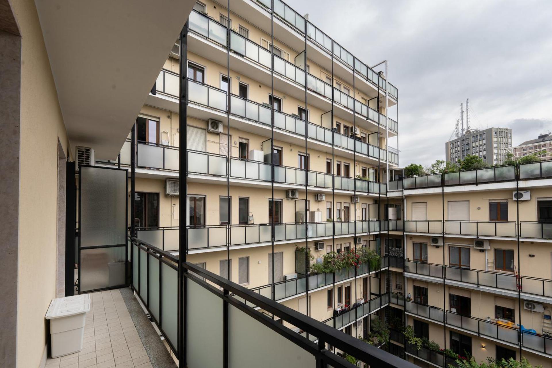 Elegant In The Heart Of Milaan