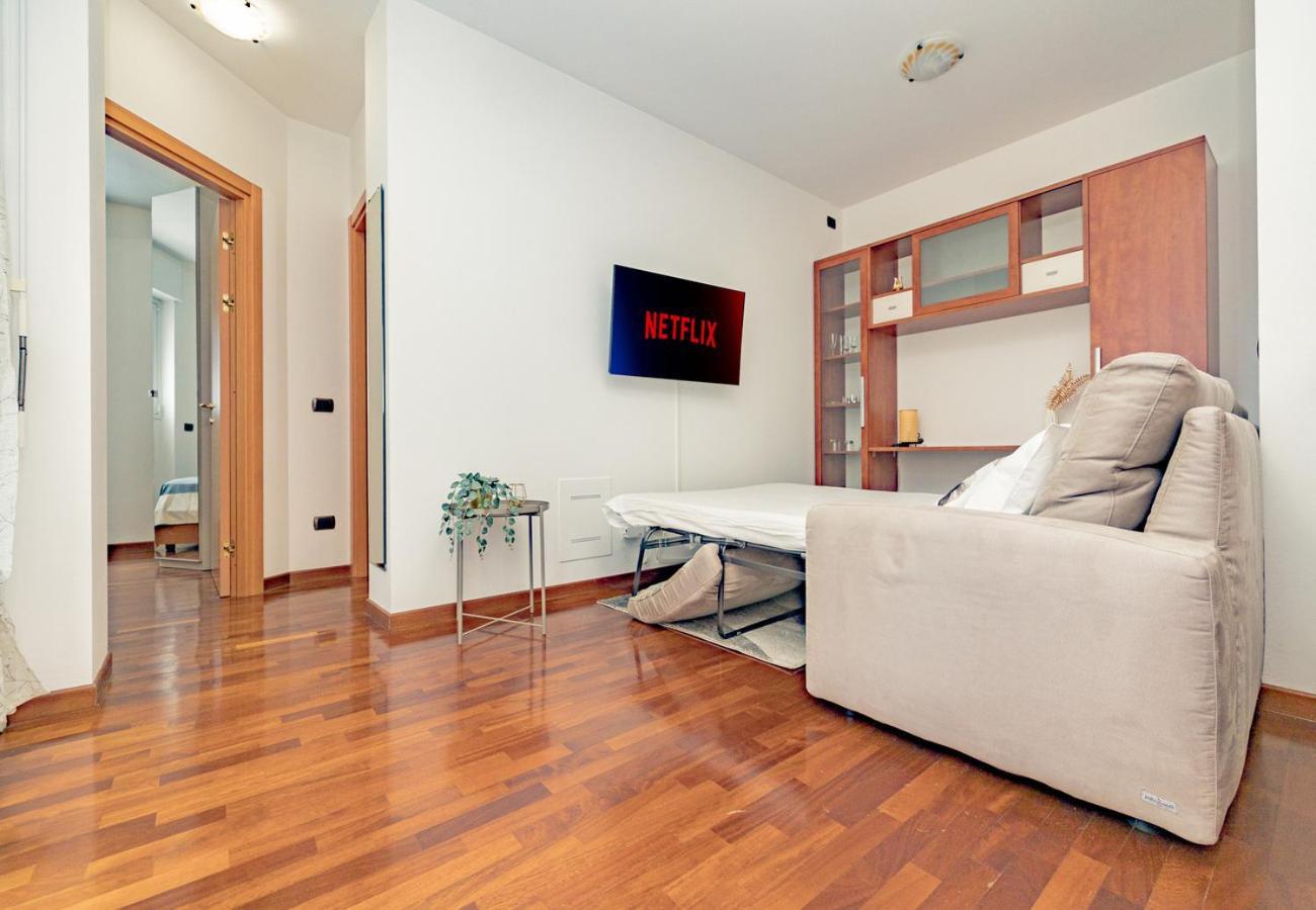 Arcimboldi's Terrace & Secure Parking Appartement