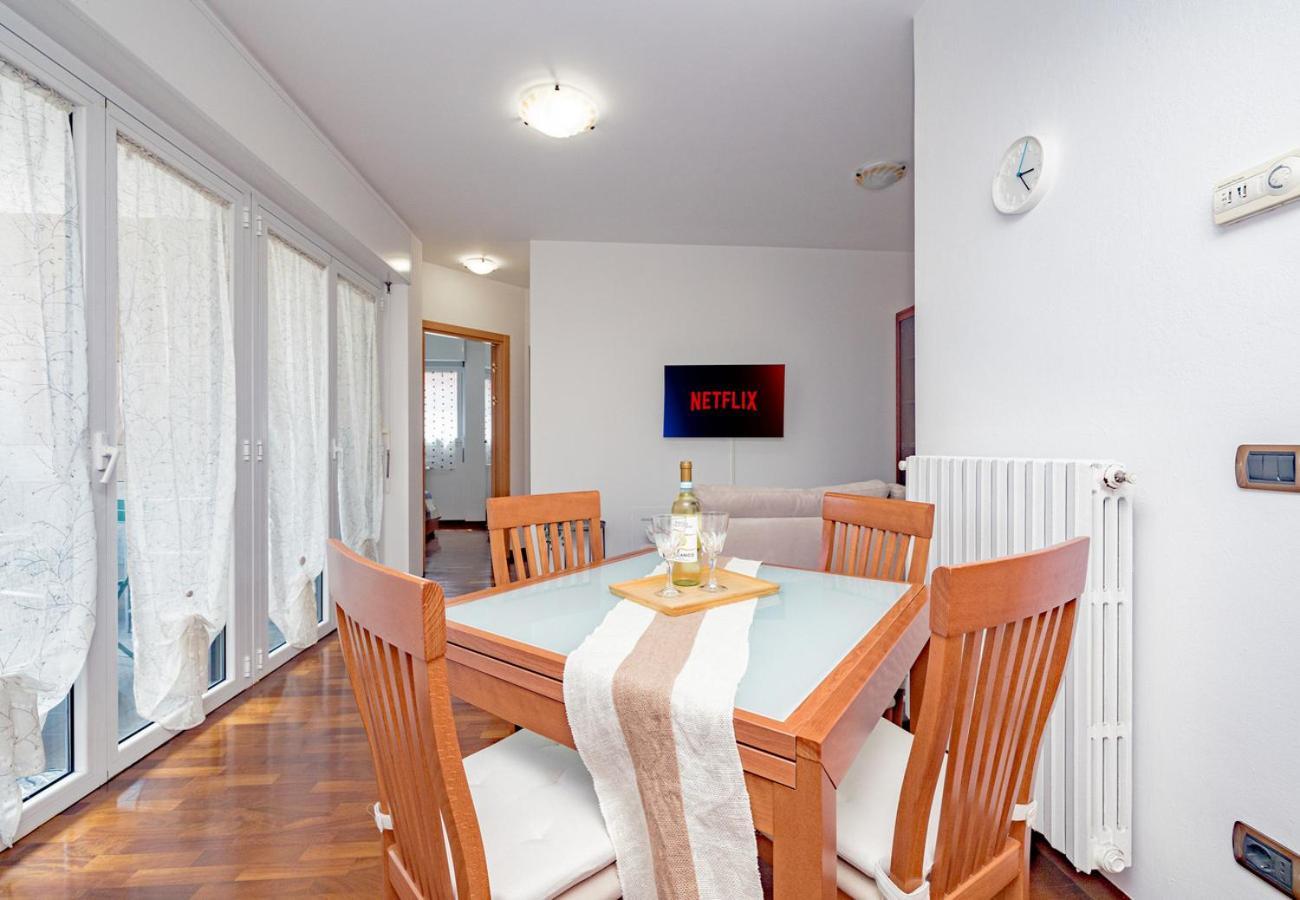 Arcimboldi's Terrace & Secure Parking Appartement *