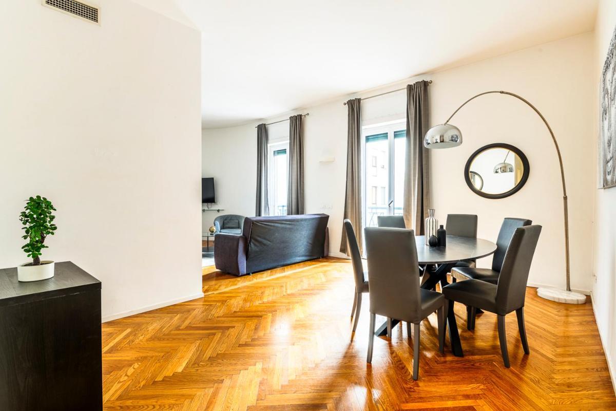 Exclusive 3 Bedrooms Near Duomo Leilighet *