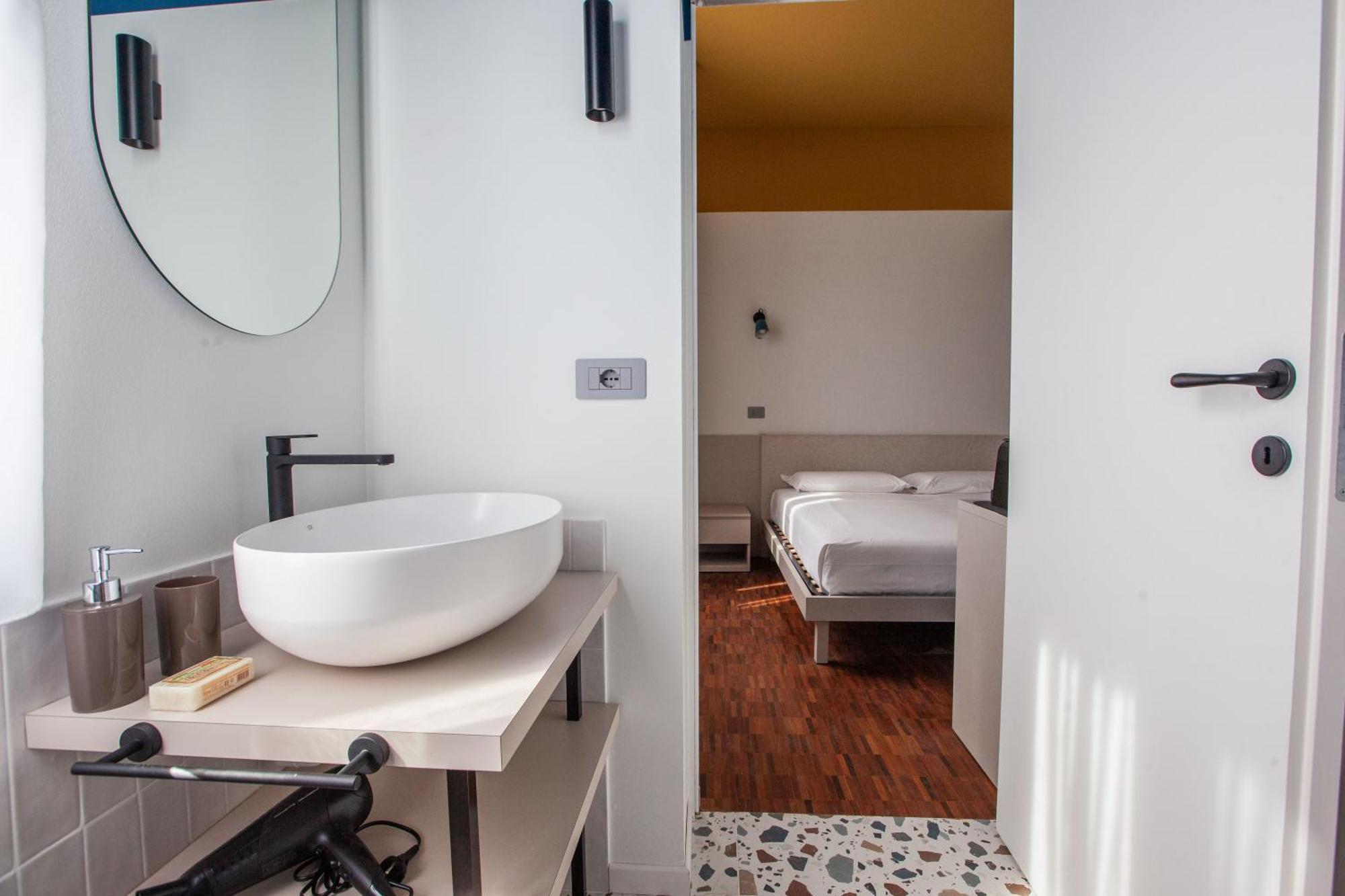 Cvm 19 Hotel *