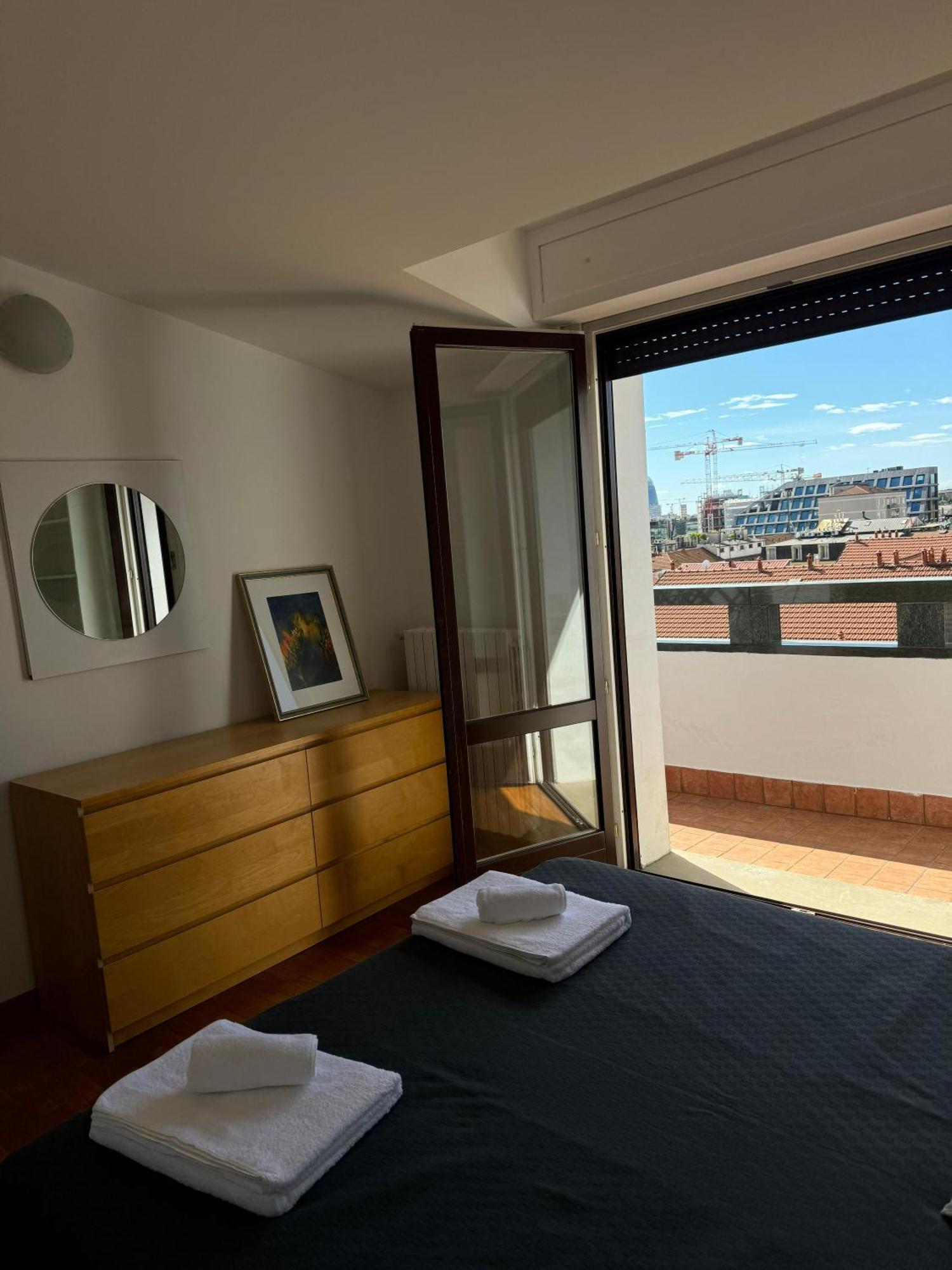 Isola- Attico Con Balcone *