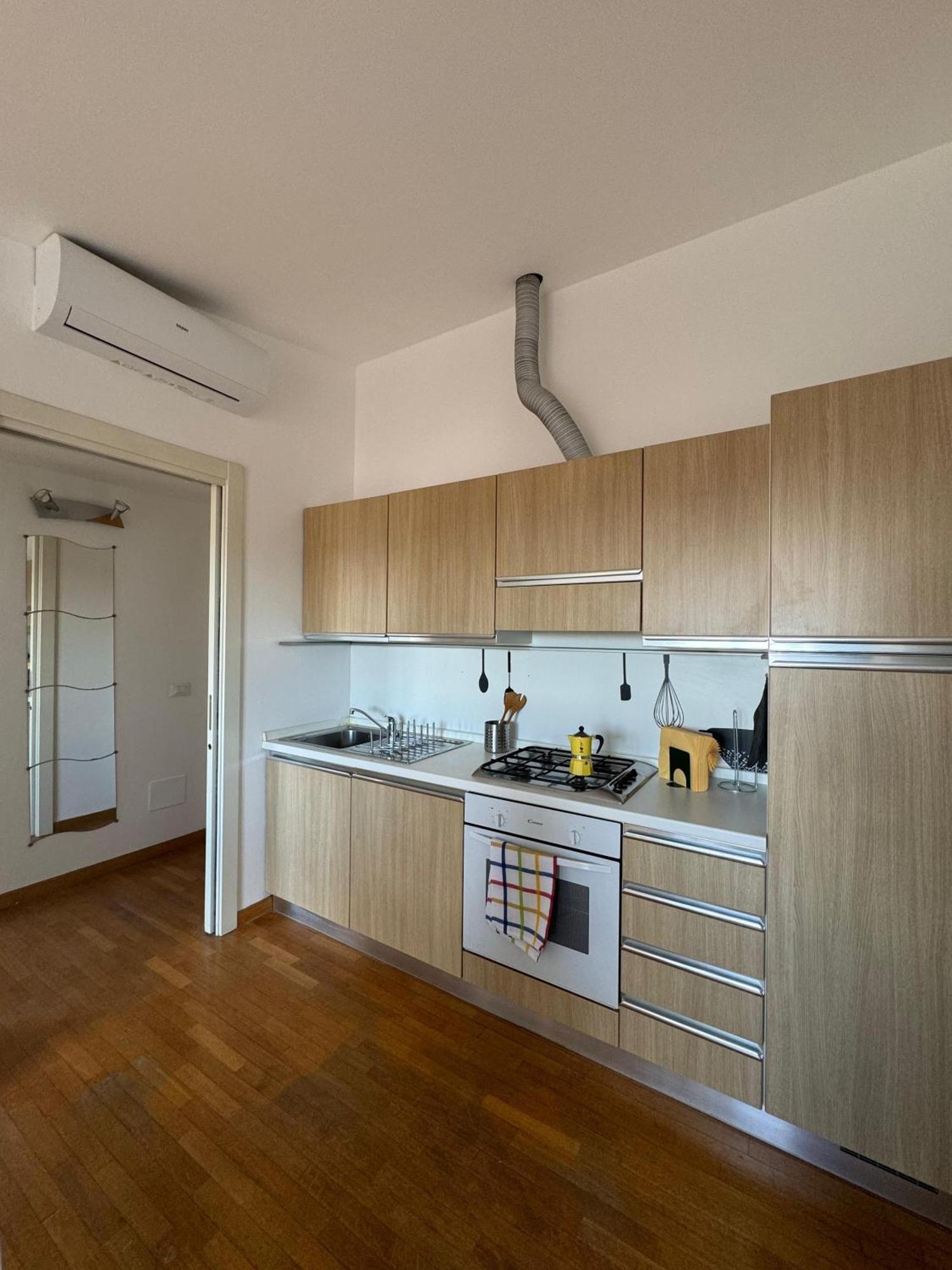 Isola- Attico Con Balcone Appartamento *