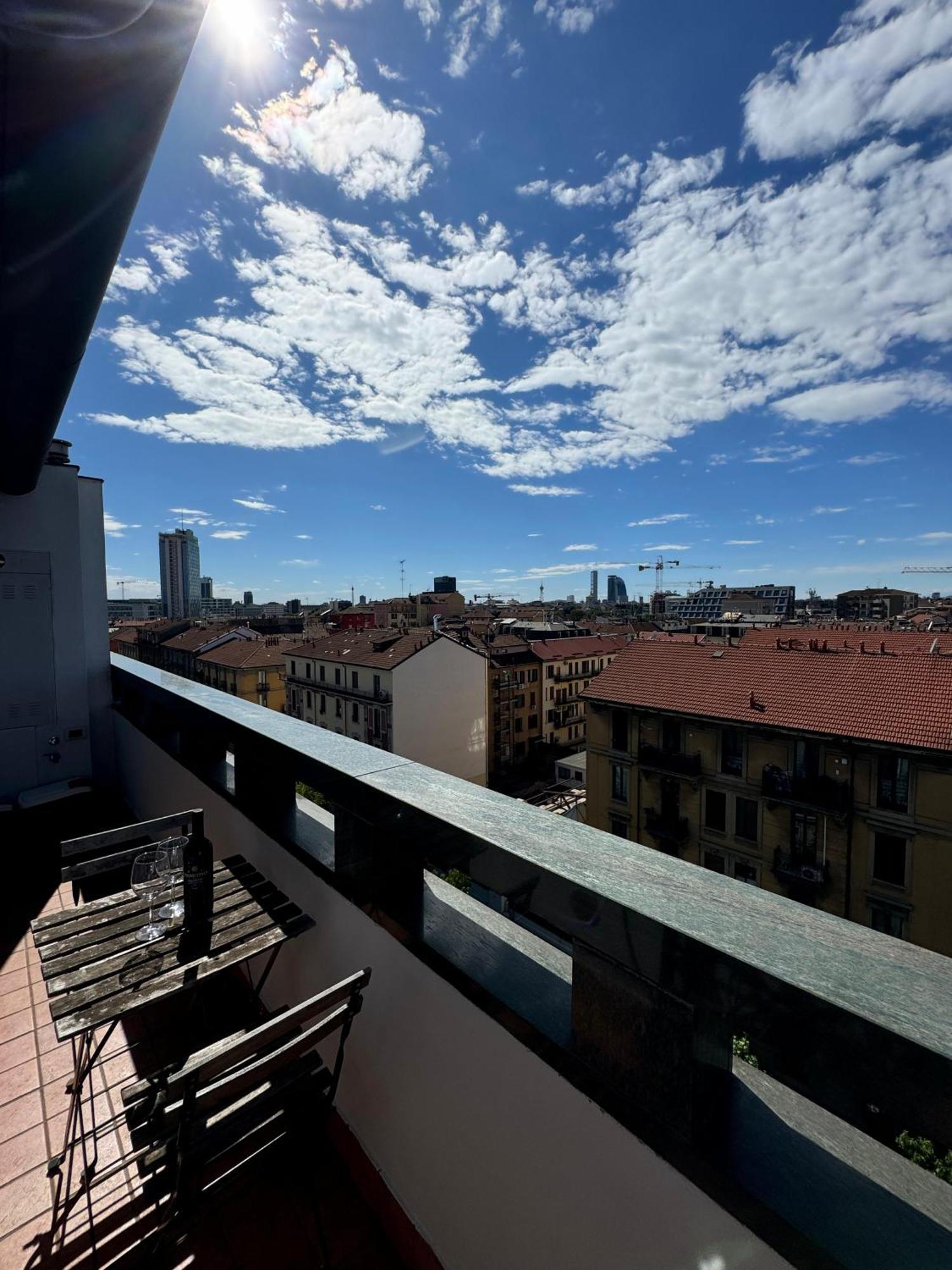 Isola- Attico Con Balcone Appartamento Milano