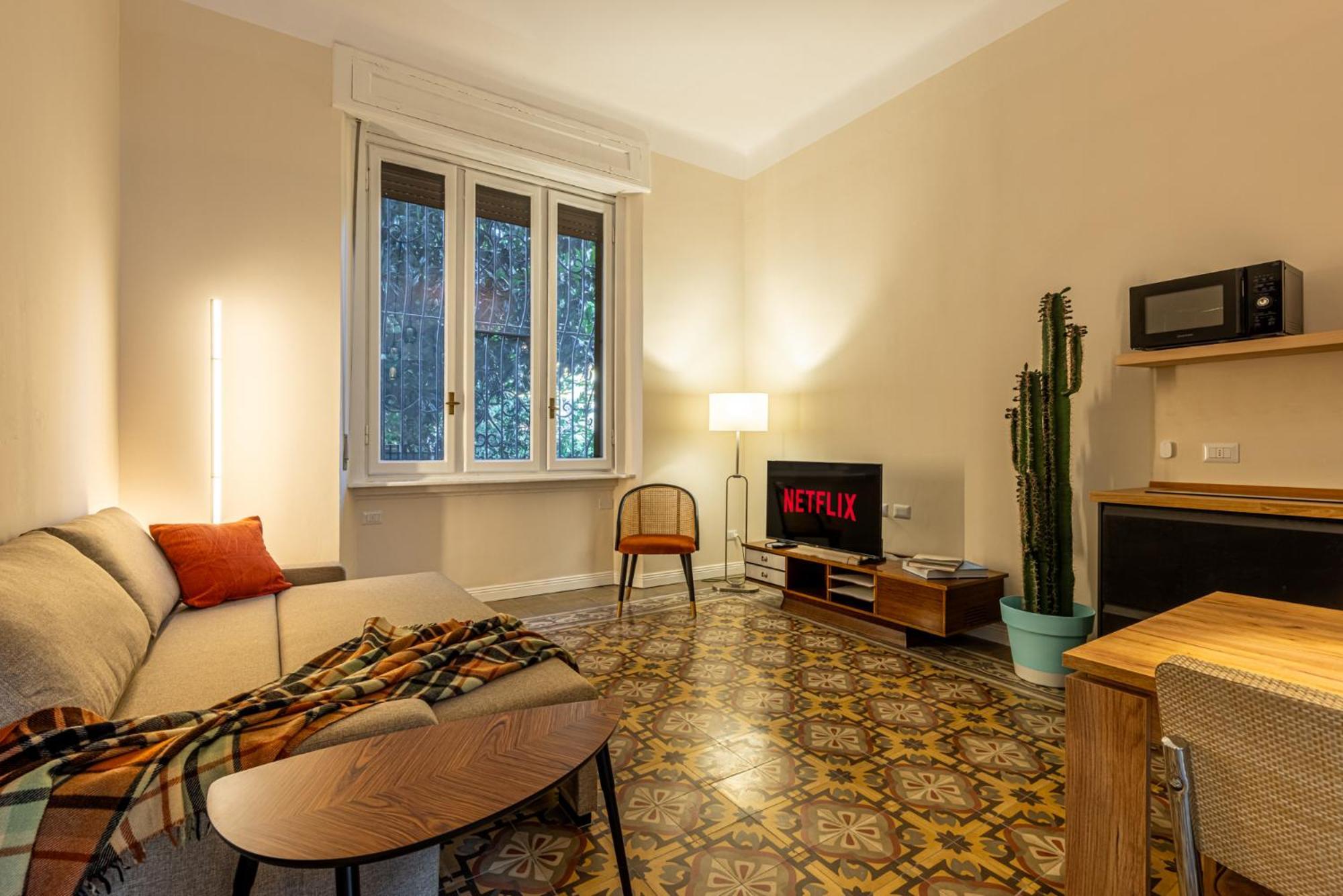 Bilocale Chic In Tropical A Due Passi Da Stazione Appartamento Milano