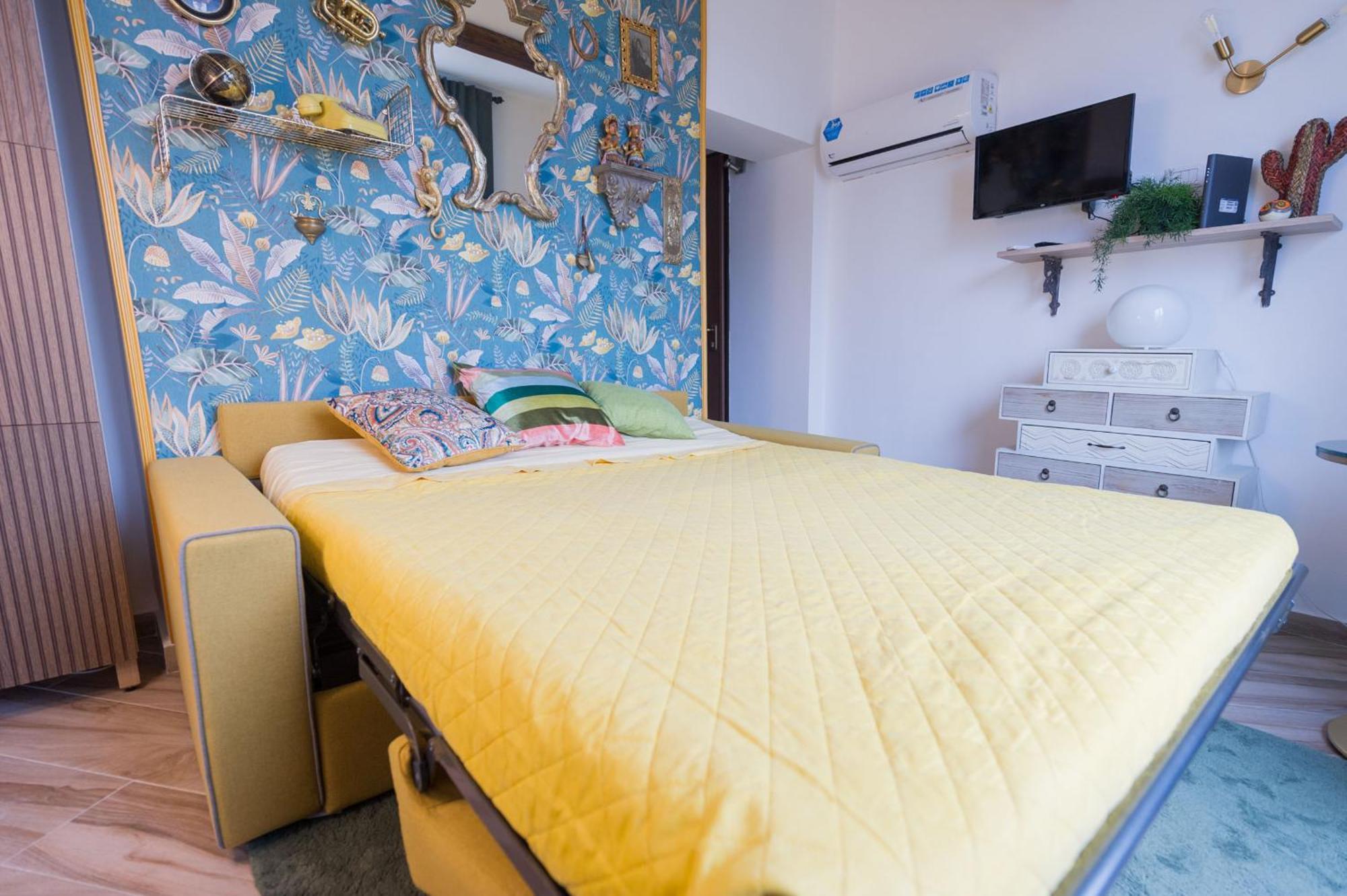 Deluxe Attic For 2, With Amazing Terrace And Poweful Wi-fi - Very Near The Metro, Position, Very Well Connected To Train Stations And Malpensa, Linate And Begramo Airports Apartment Mailand