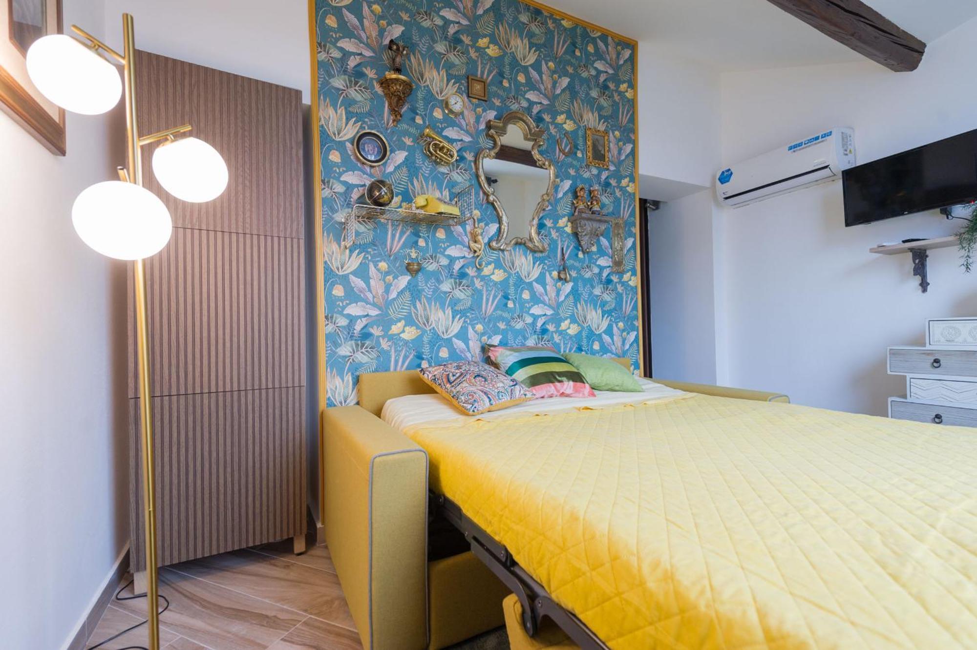Deluxe Attic For 2, With Amazing Terrace And Poweful Wi-fi - Very Near The Metro, Position, Very Well Connected To Train Stations And Malpensa, Linate And Begramo Airports * Mailand