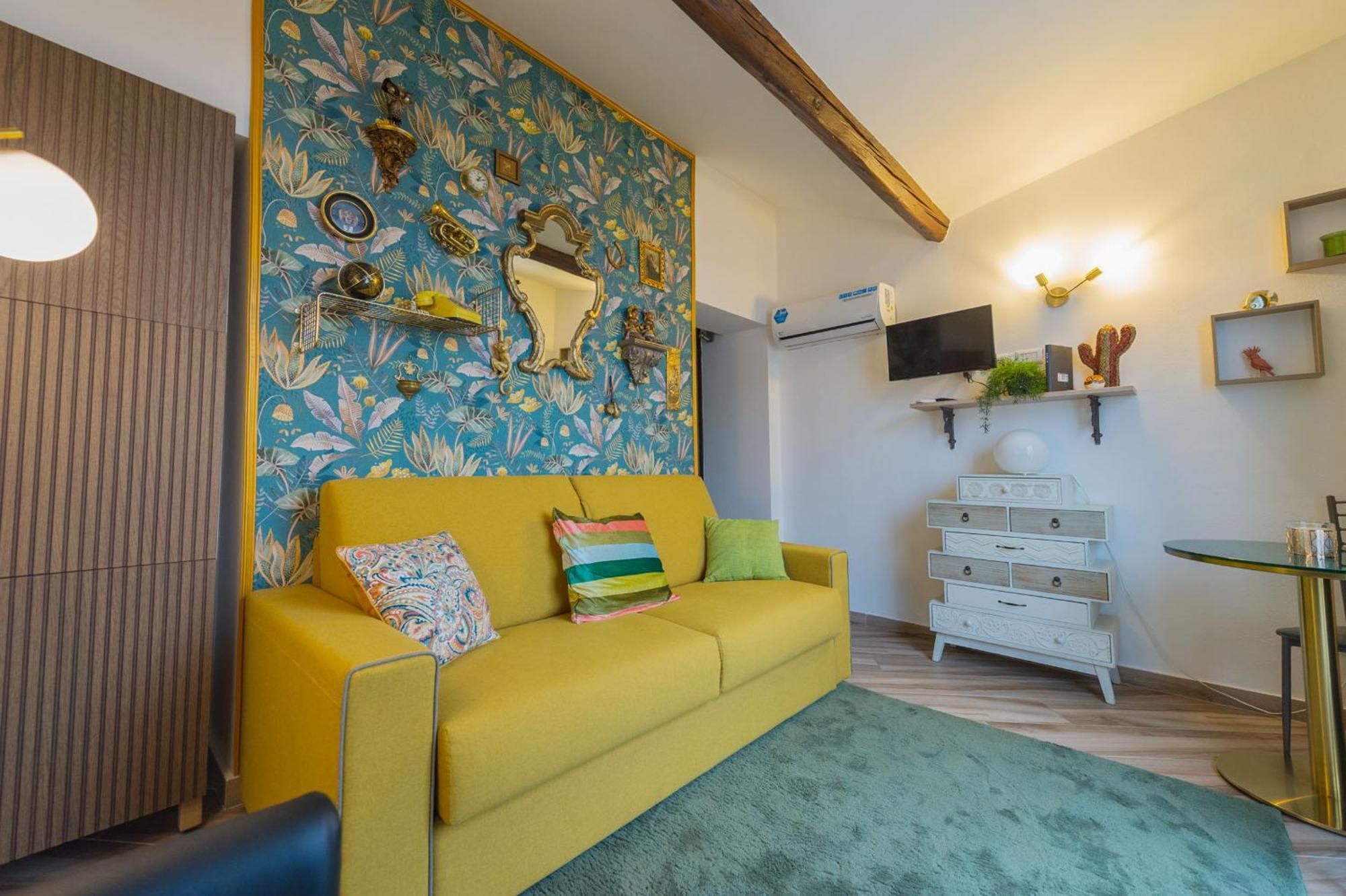 Deluxe Attic For 2, With Amazing Terrace And Poweful Wi-fi - Very Near The Metro, Position, Very Well Connected To Train Stations And Malpensa, Linate And Begramo Airports Apartment Mailand
