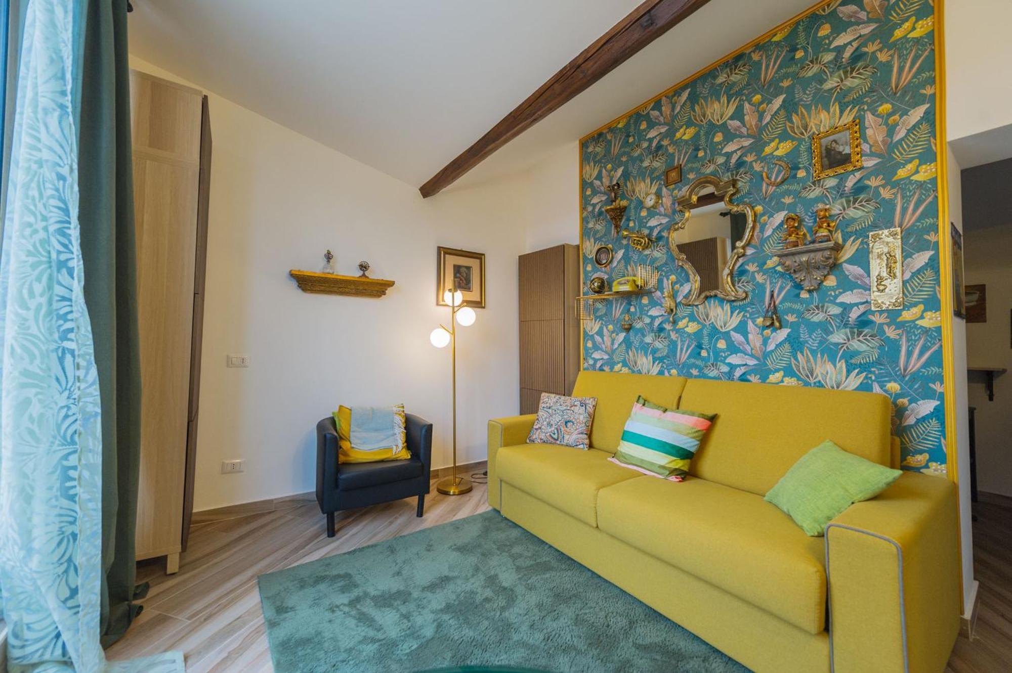 Deluxe Attic For 2, With Amazing Terrace And Poweful Wi-fi - Very Near The Metro, Position, Very Well Connected To Train Stations And Malpensa, Linate And Begramo Airports Mailand