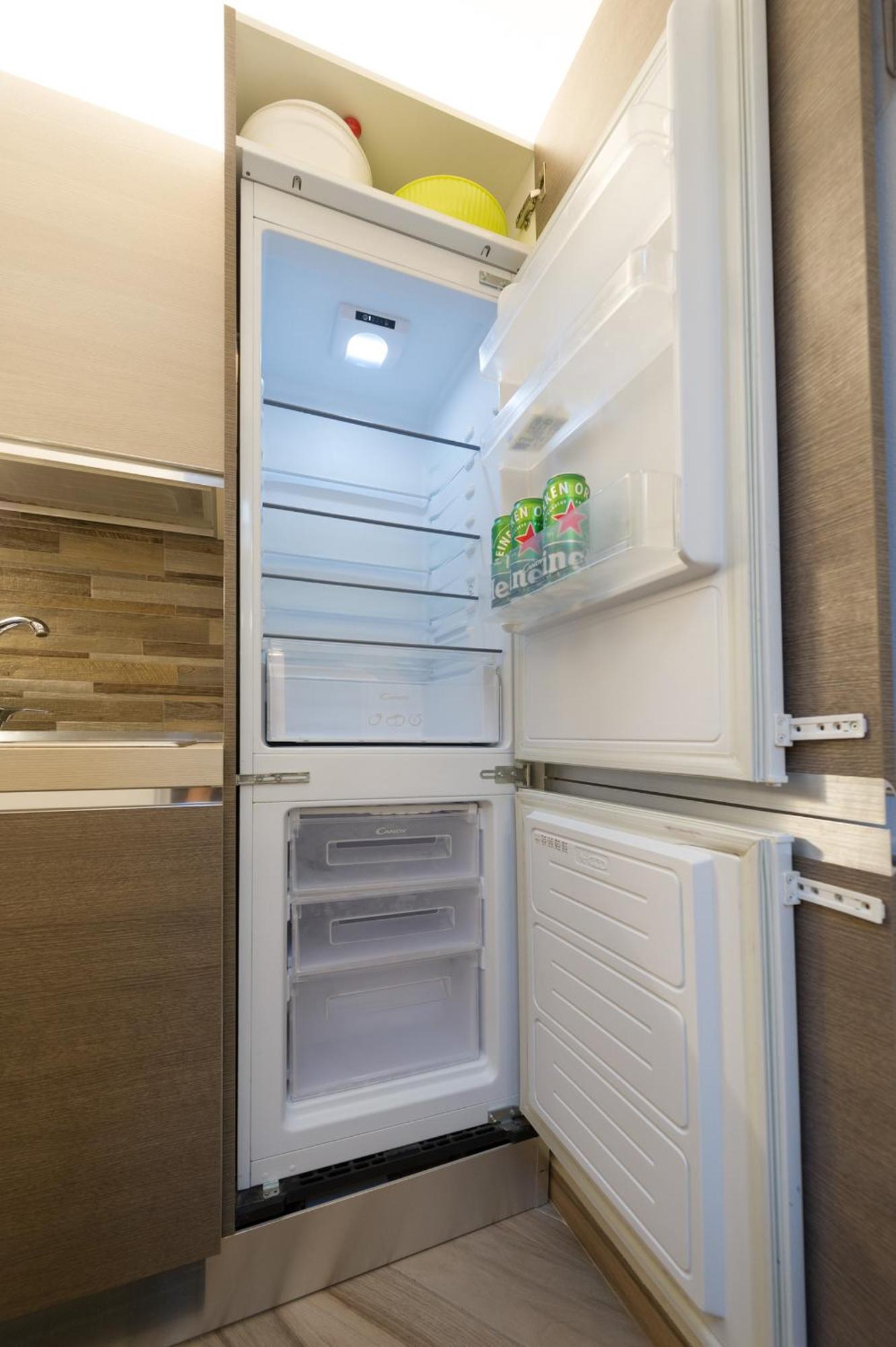 Apartment Deluxe Attic For 2, With Amazing Terrace And Poweful Wi-fi - Very Near The Metro, Position, Very Well Connected To Train Stations And Malpensa, Linate And Begramo Airports Mailand