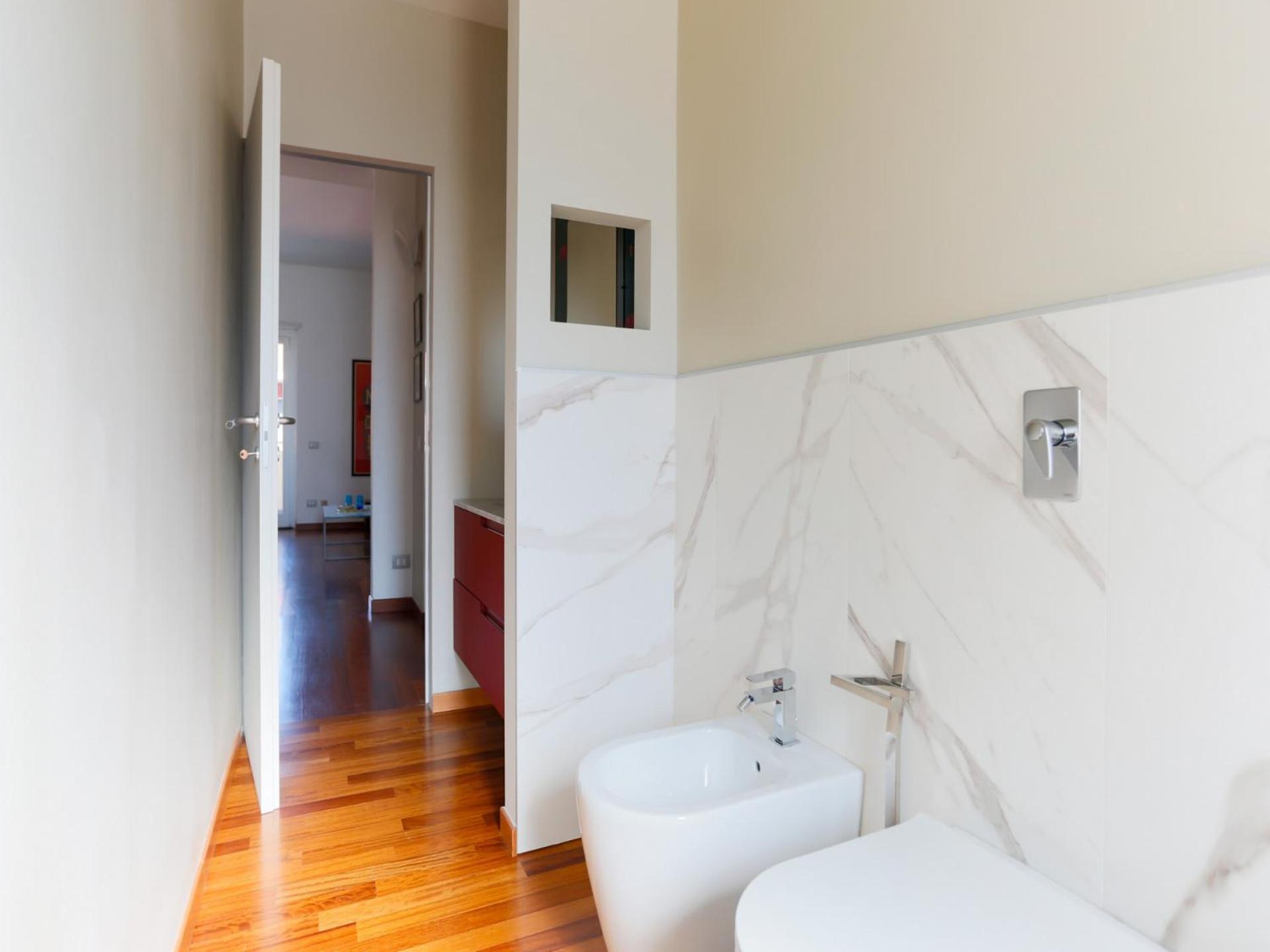 The Rent - Spacious And Renovated Multi-room In The Missori Area * Milano