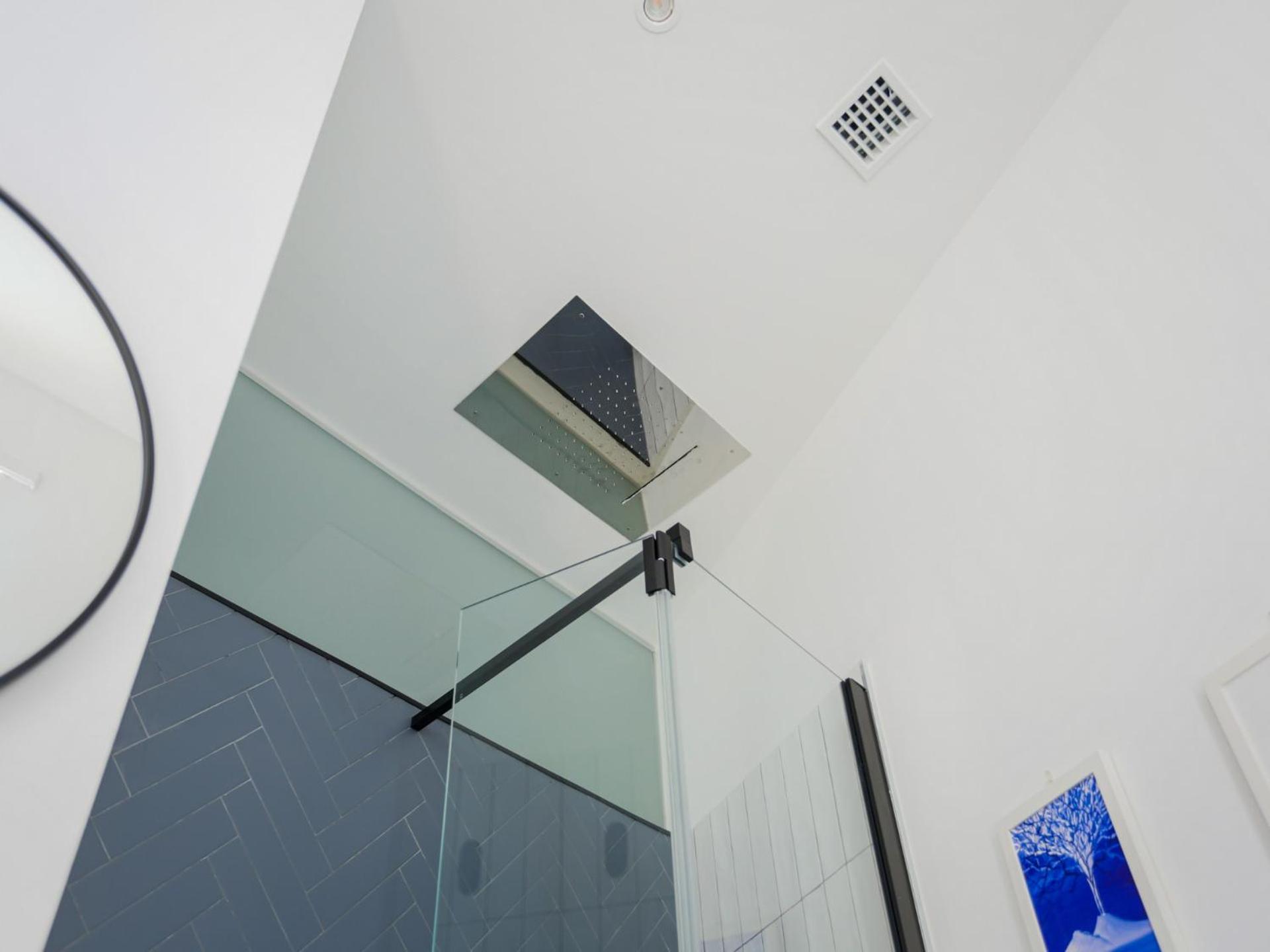 The Rent - Spacious And Renovated Multi-room In The Missori Area Appartamento