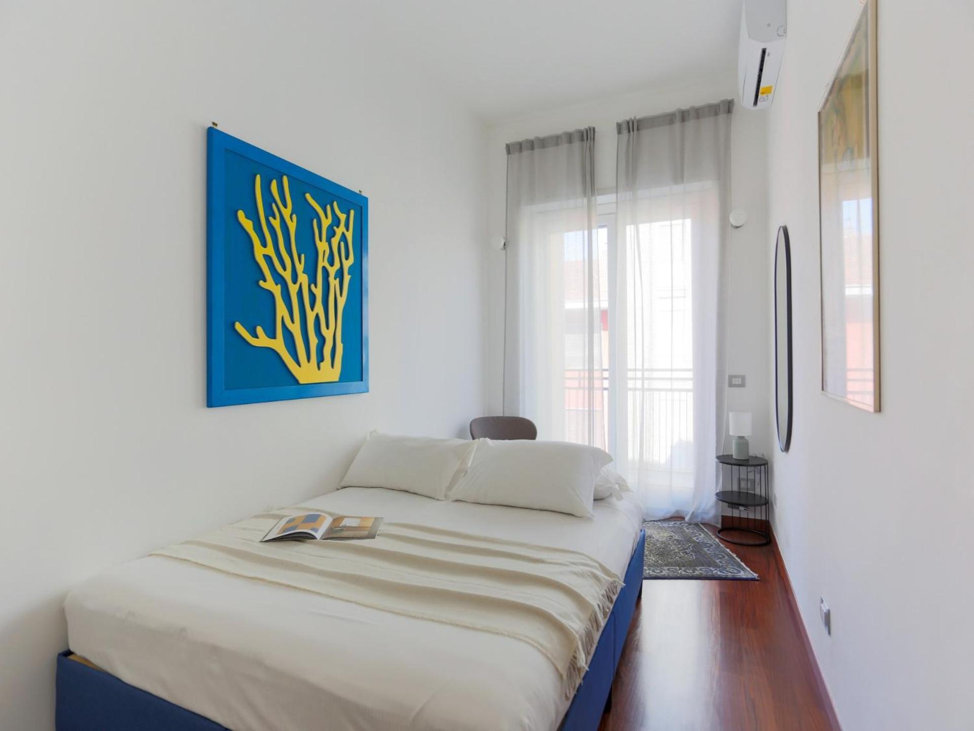 The Rent - Spacious And Renovated Multi-room In The Missori Area Appartamento