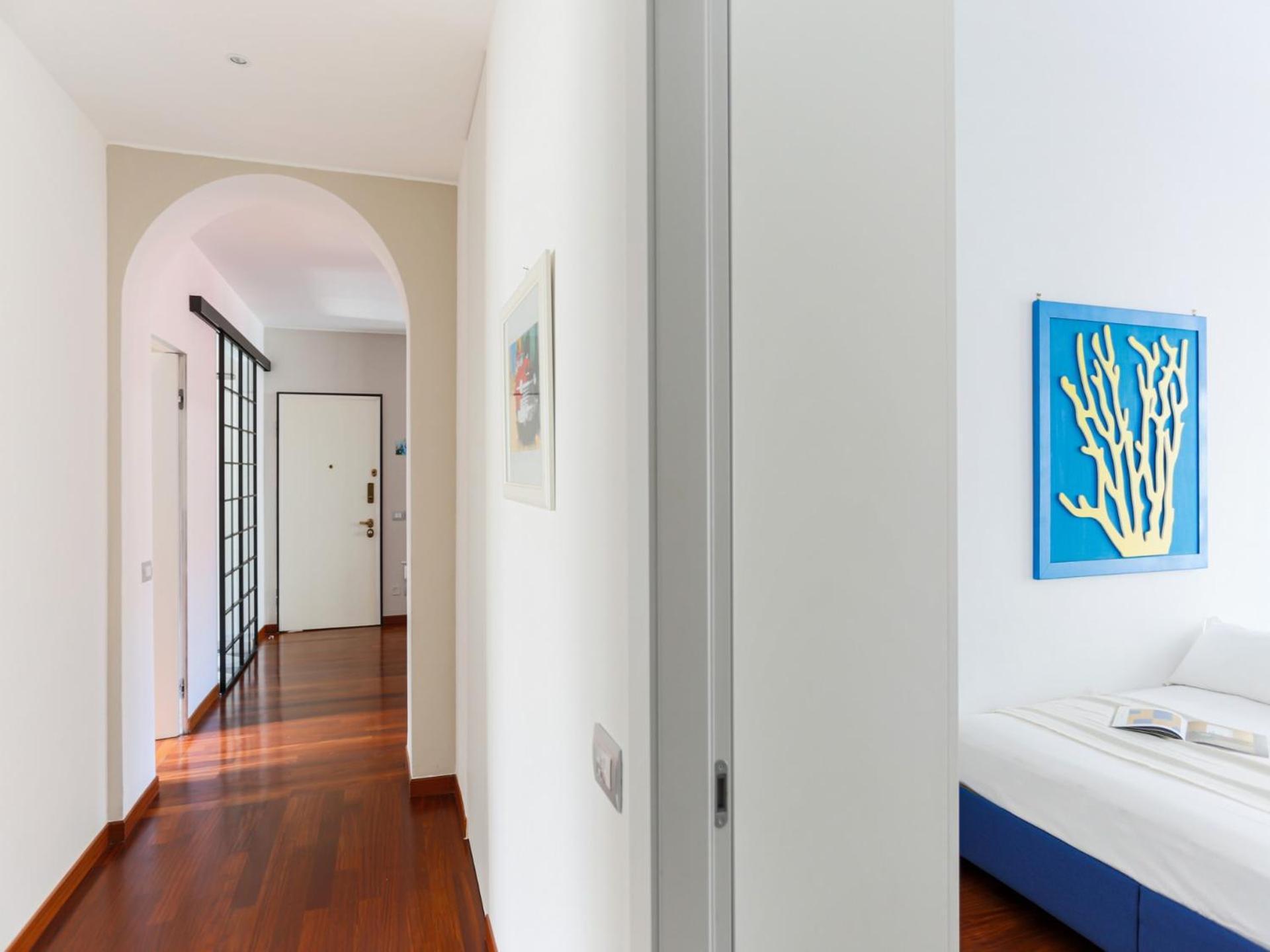 The Rent - Spacious And Renovated Multi-room In The Missori Area Appartamento