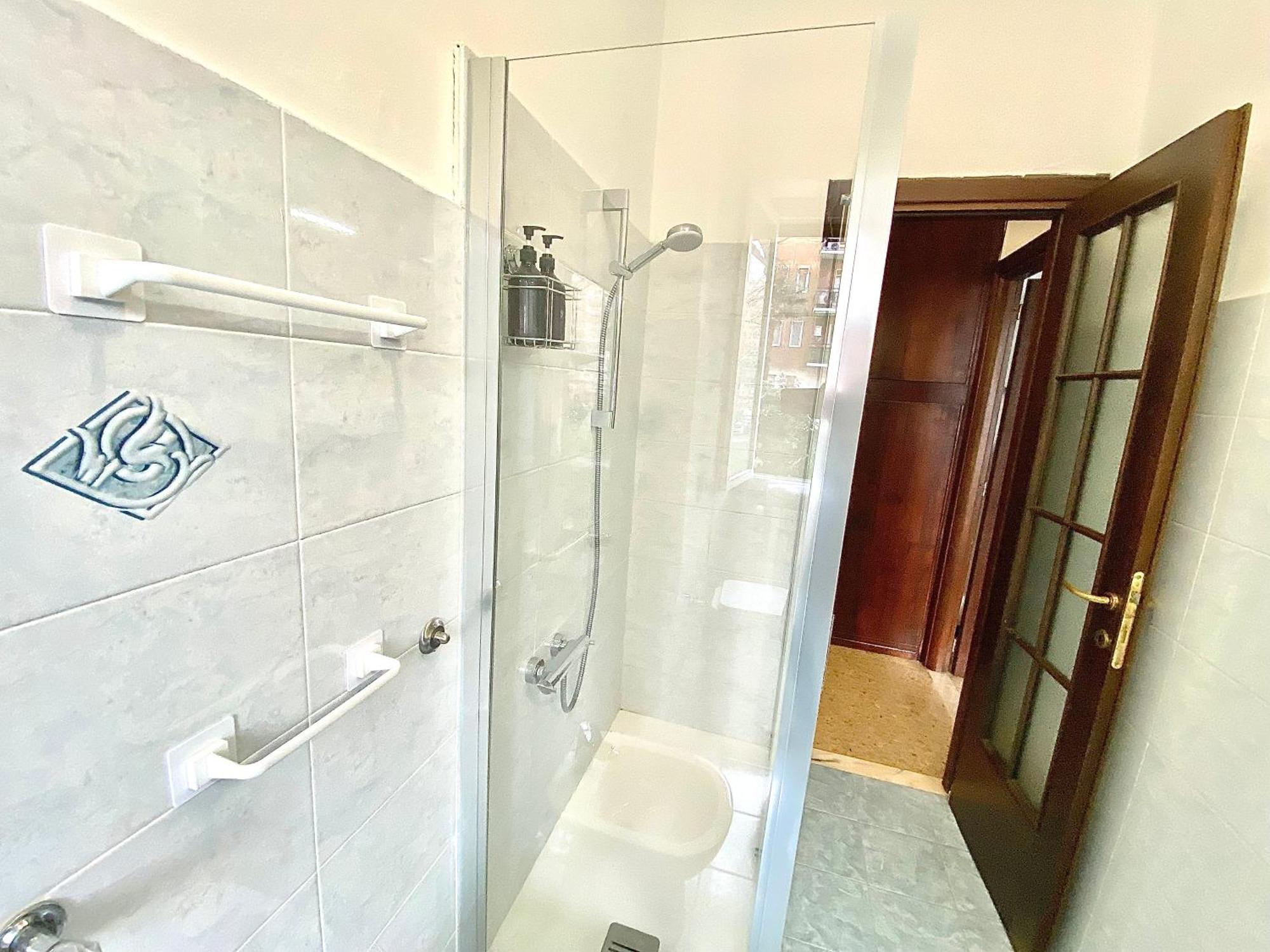Apartment Famagosta Home, Navigli Style, Accanto A Metropolitana M2 Verde, Confortevole E Spazioso Per Gruppi O Famiglie