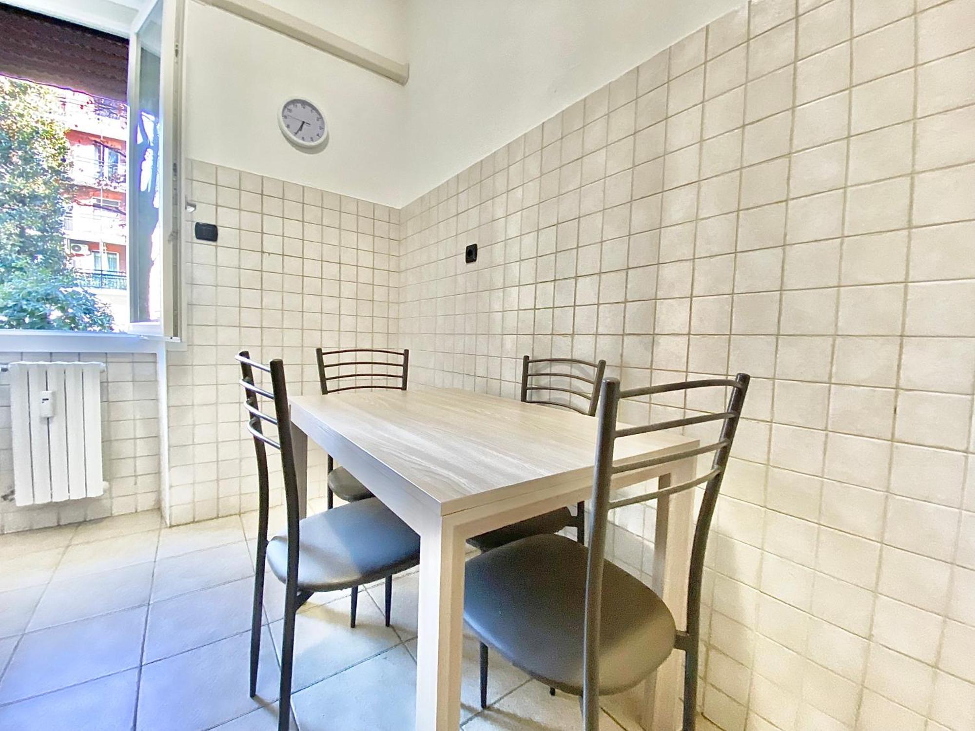 Famagosta Home, Navigli Style, Accanto A Metropolitana M2 Verde, Confortevole E Spazioso Per Gruppi O Famiglie Apartment