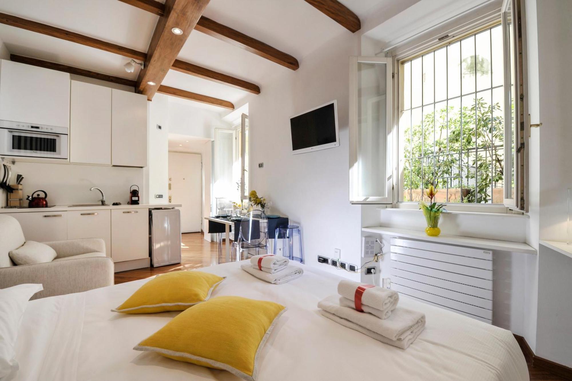 Montenapoleone Central - Best Location Possible *