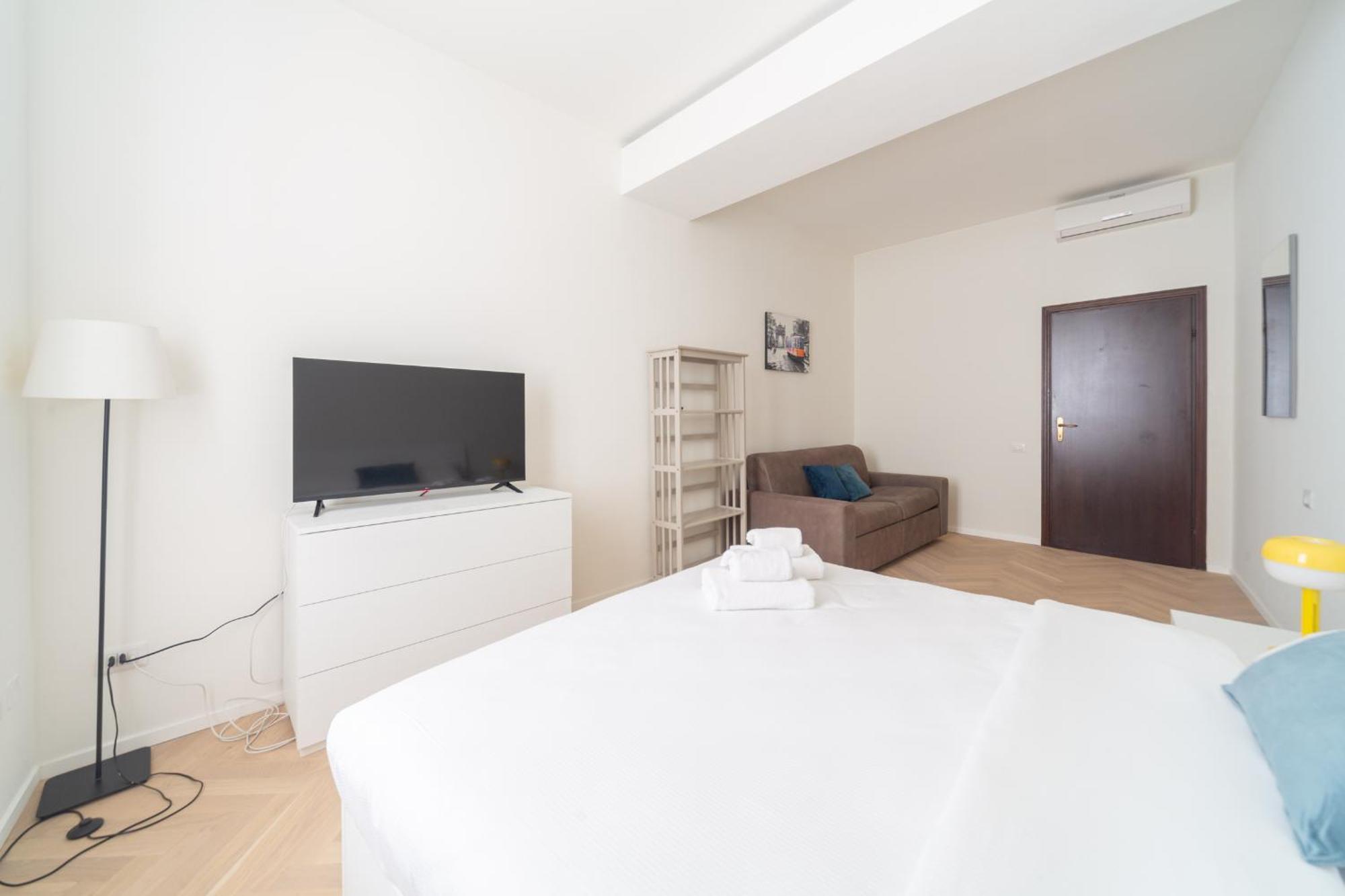 Charming 2-bedroom In Milanese Building Appartamento Milano