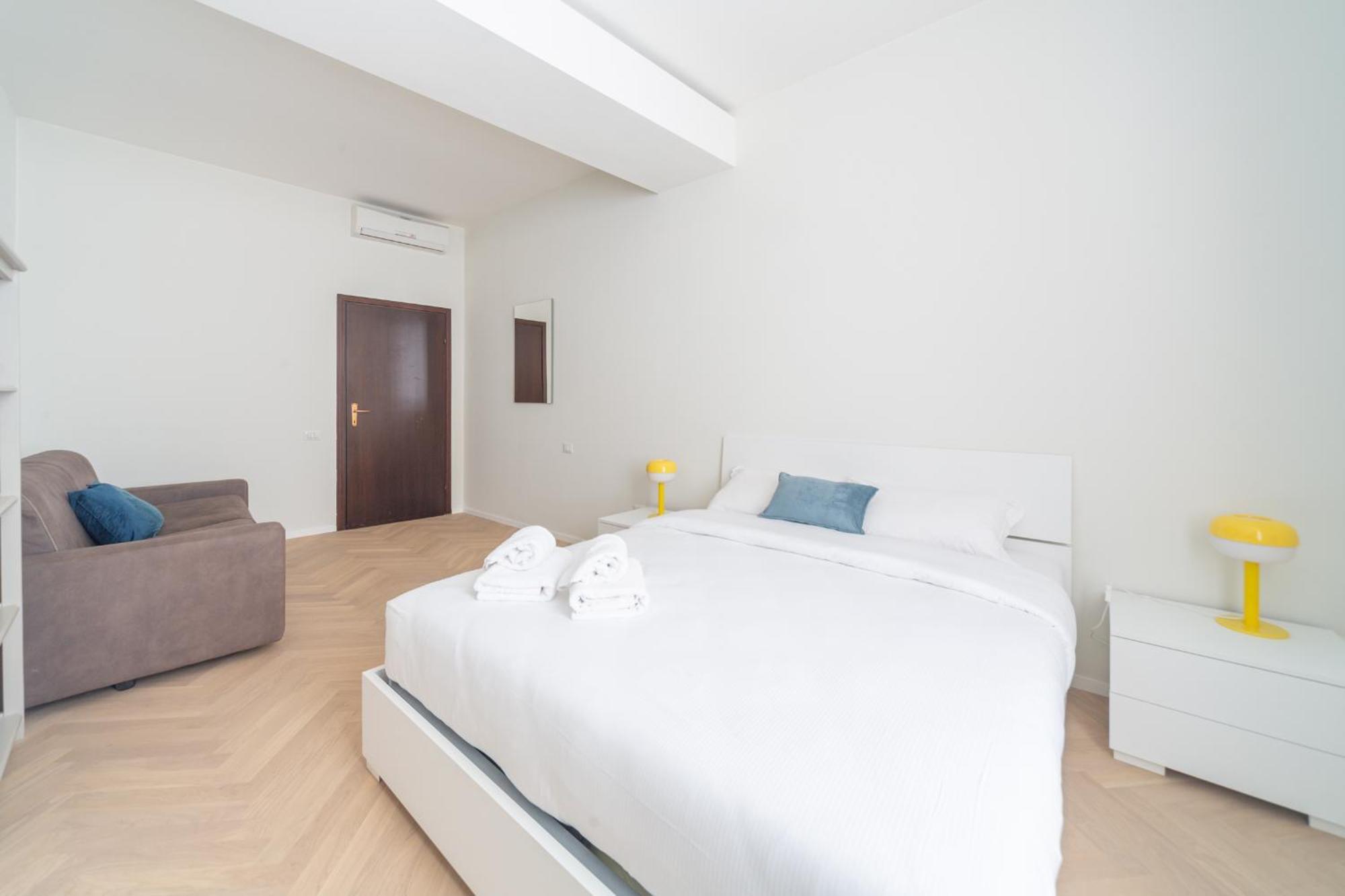 Charming 2-bedroom In Milanese Building Appartamento