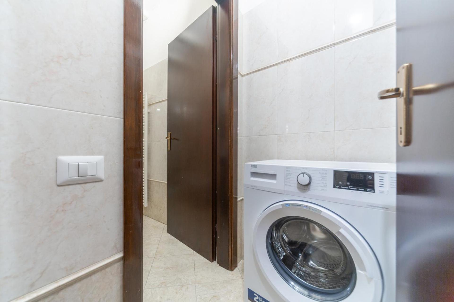 Appartamento Charming 2-bedroom In Milanese Building